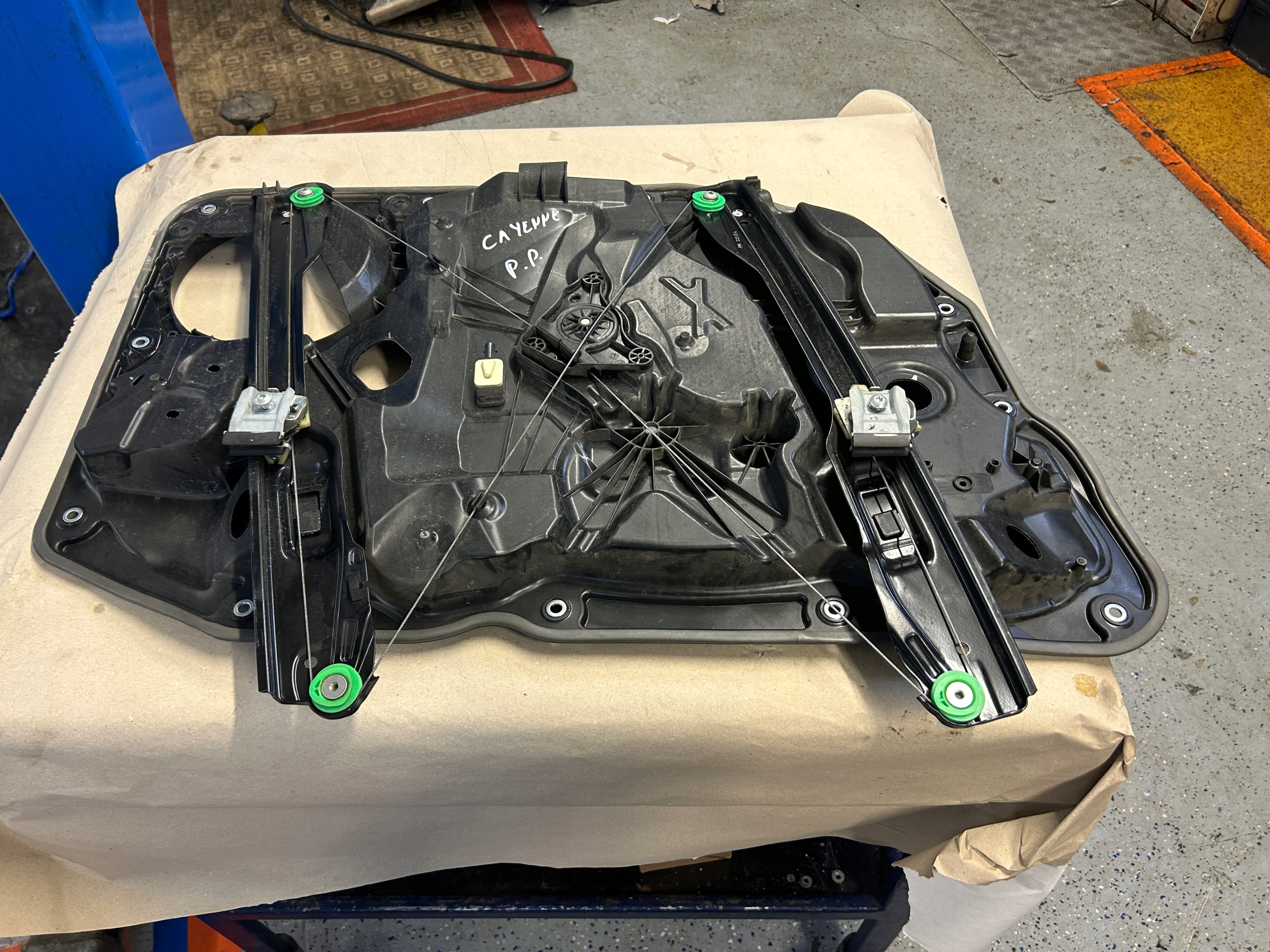 PORSCHE CAYENNE II 7P window regulator right front