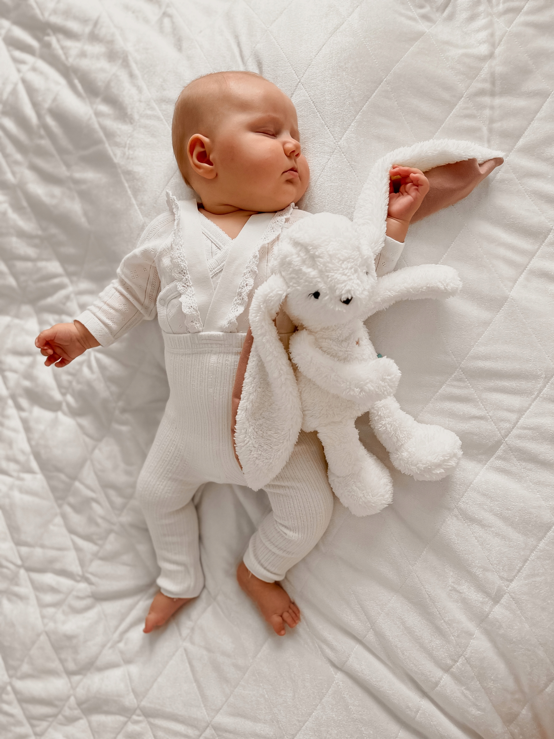 SZUMIŚ PRZYTULANKA KRÓLIK DLA DZIECI NA SEN 5W1 LAMPKA MELODIE SZUMY+GRATIS Efekty dźwiękowe świetlne wibracje