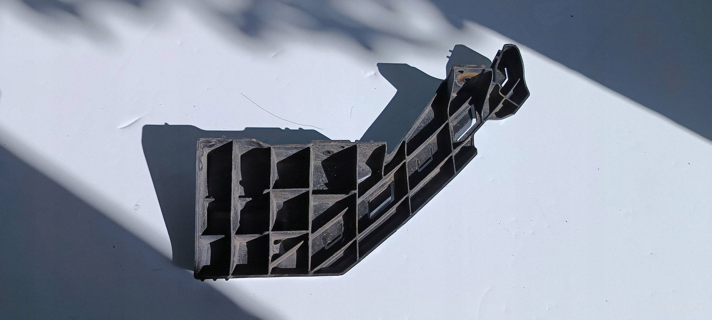 bumper bracket right front HYUNDAI TUCSON III 86552-D7000 2015