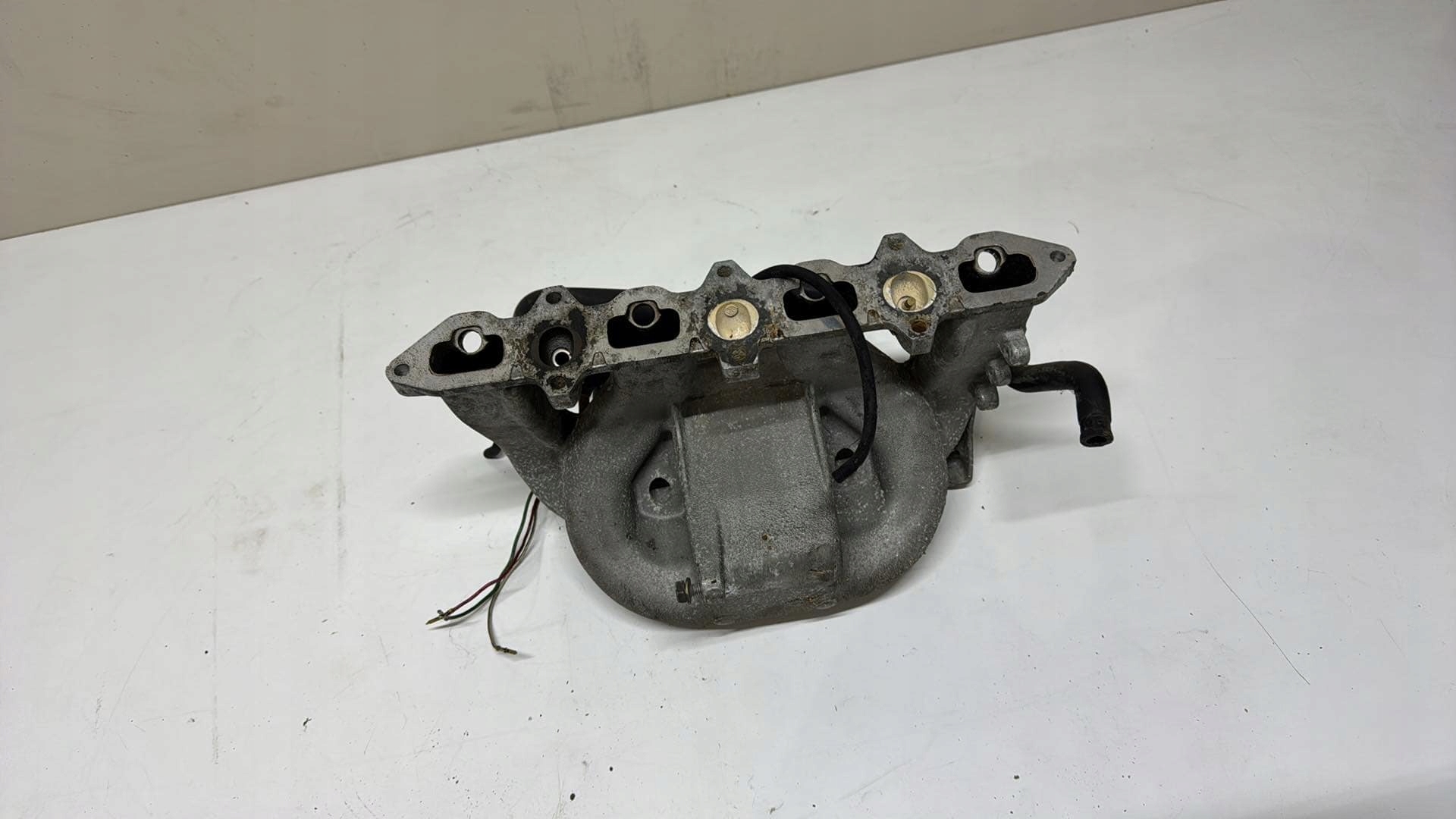 intake manifold SAAB 900 II 2.3 B 9147687 + throttle flap