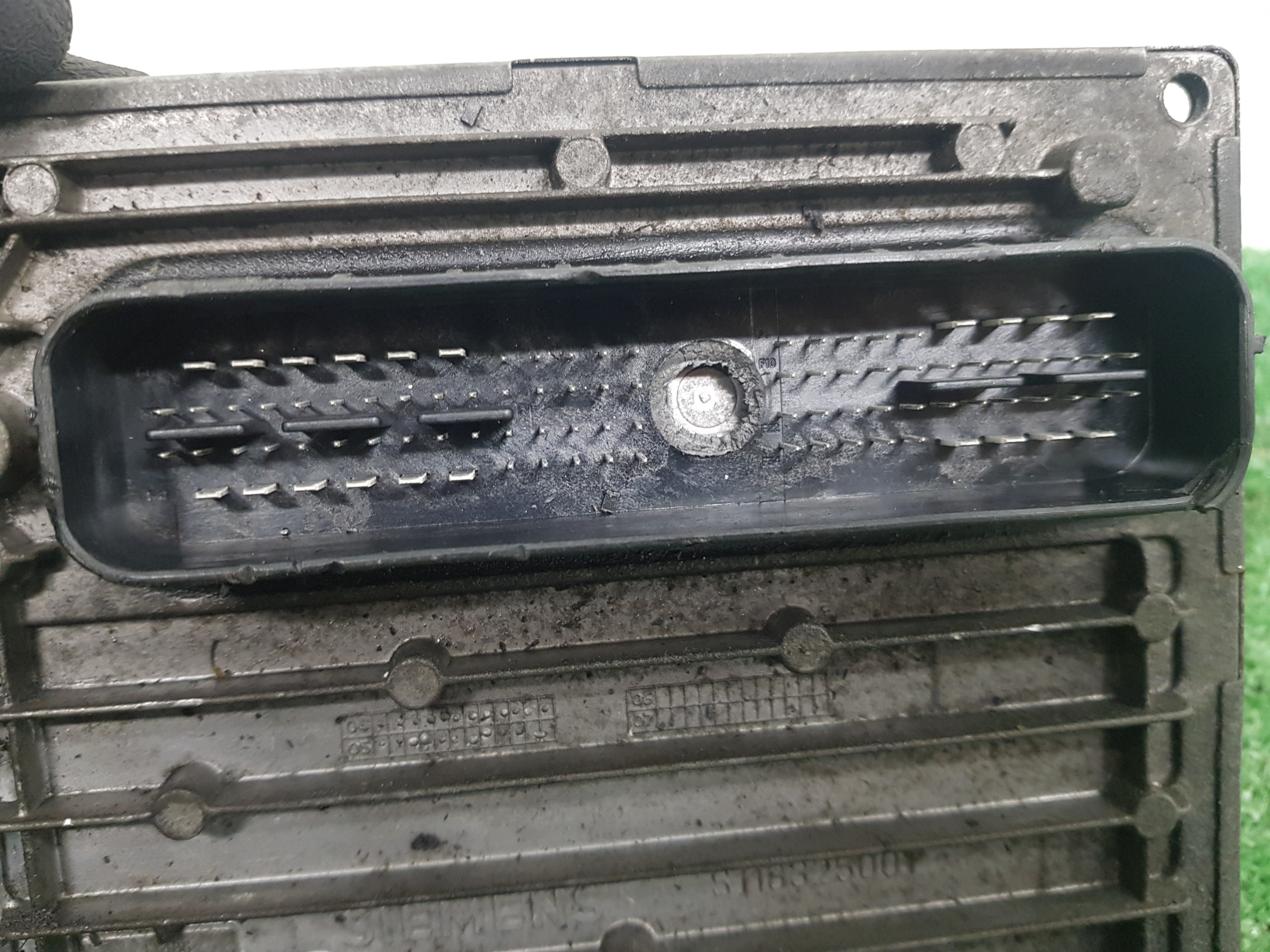 computer of the engine control unit FORD FIESTA MK 6 6S61-12A650-NC