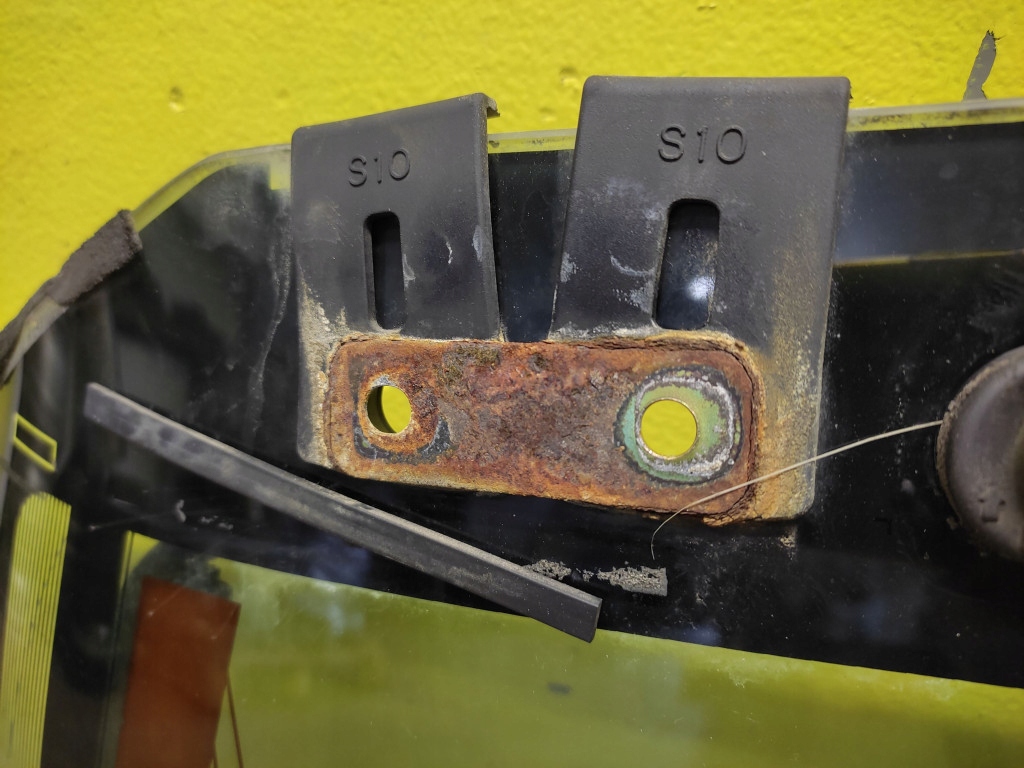 HONDA CRV and window bonnet rear part