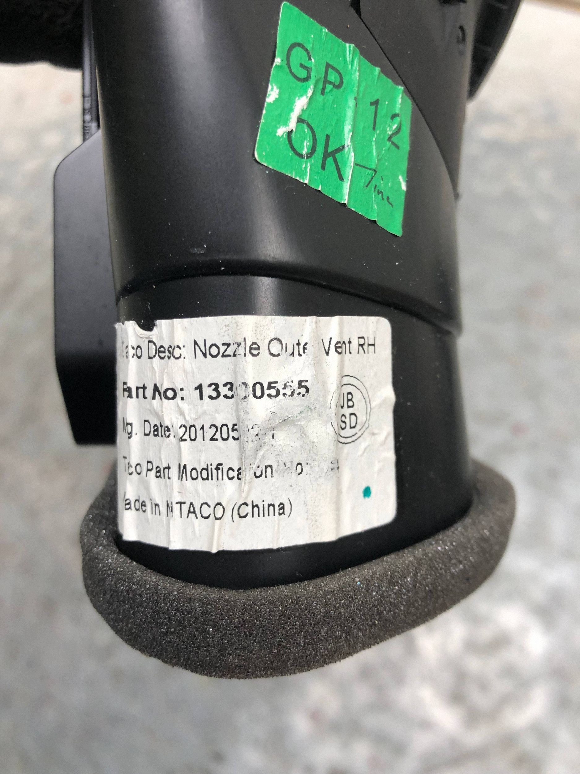 grid air conditioning devices right front OPEL ASTRA J 13300555