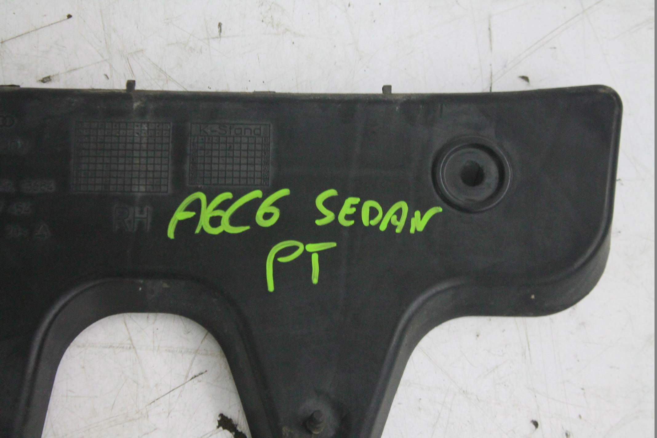 bumper bracket right rear part 4F5807454 AUDI A6 C6