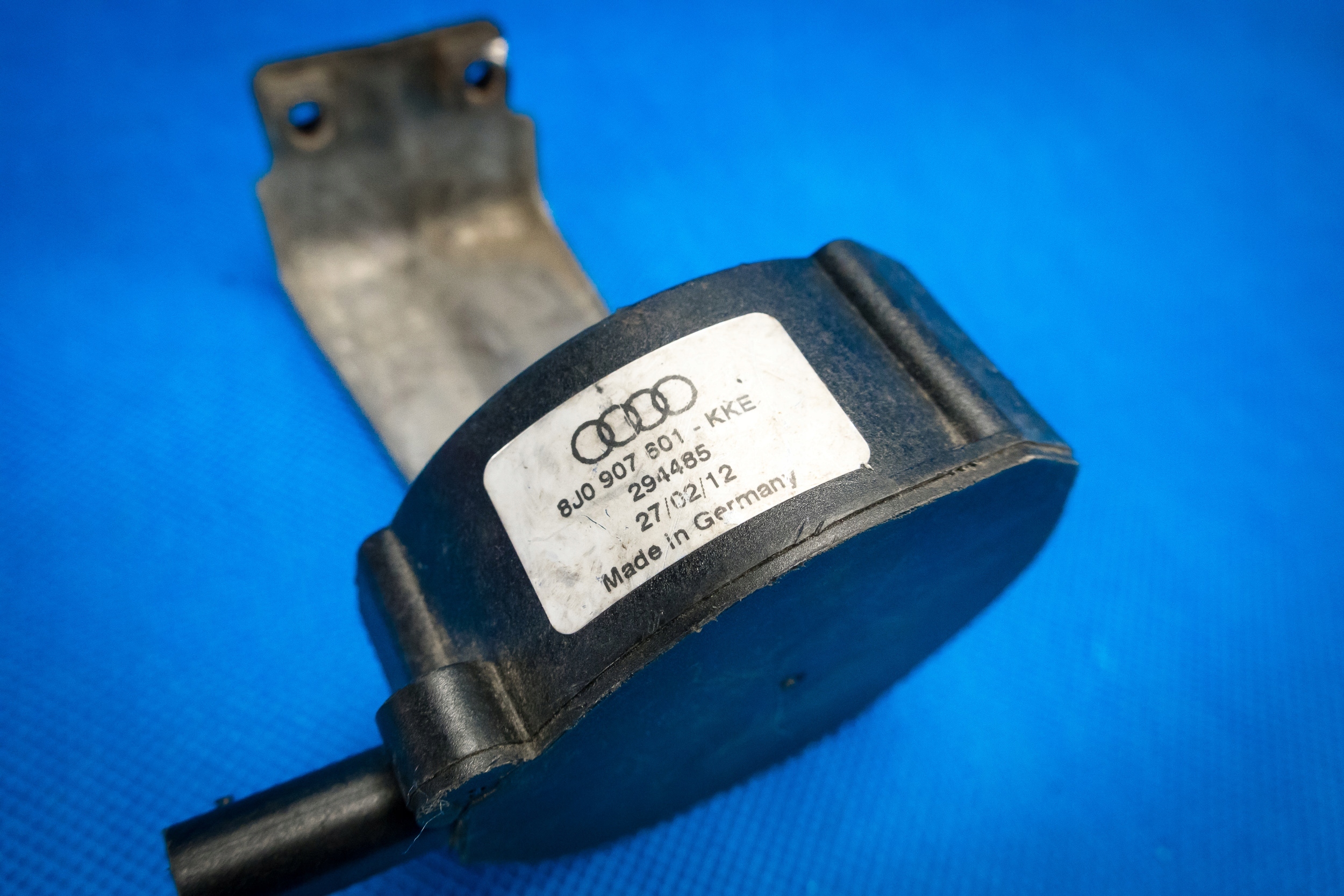 Dämpfer akustyczny Audi A1 Q7 4L TT 8J0907601