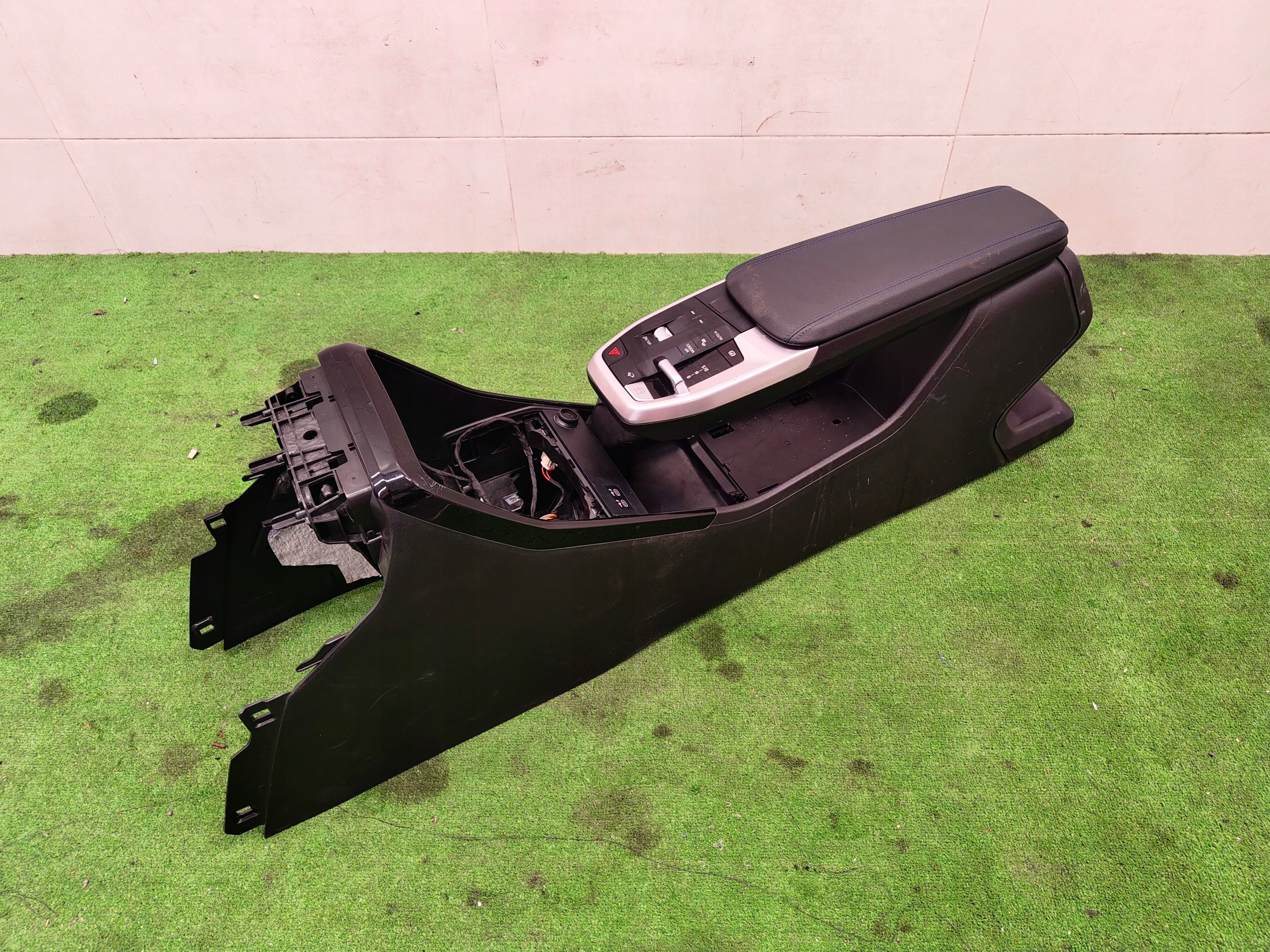 BMW 2 U06 the centre seats TUNEL side upholstery m-packet