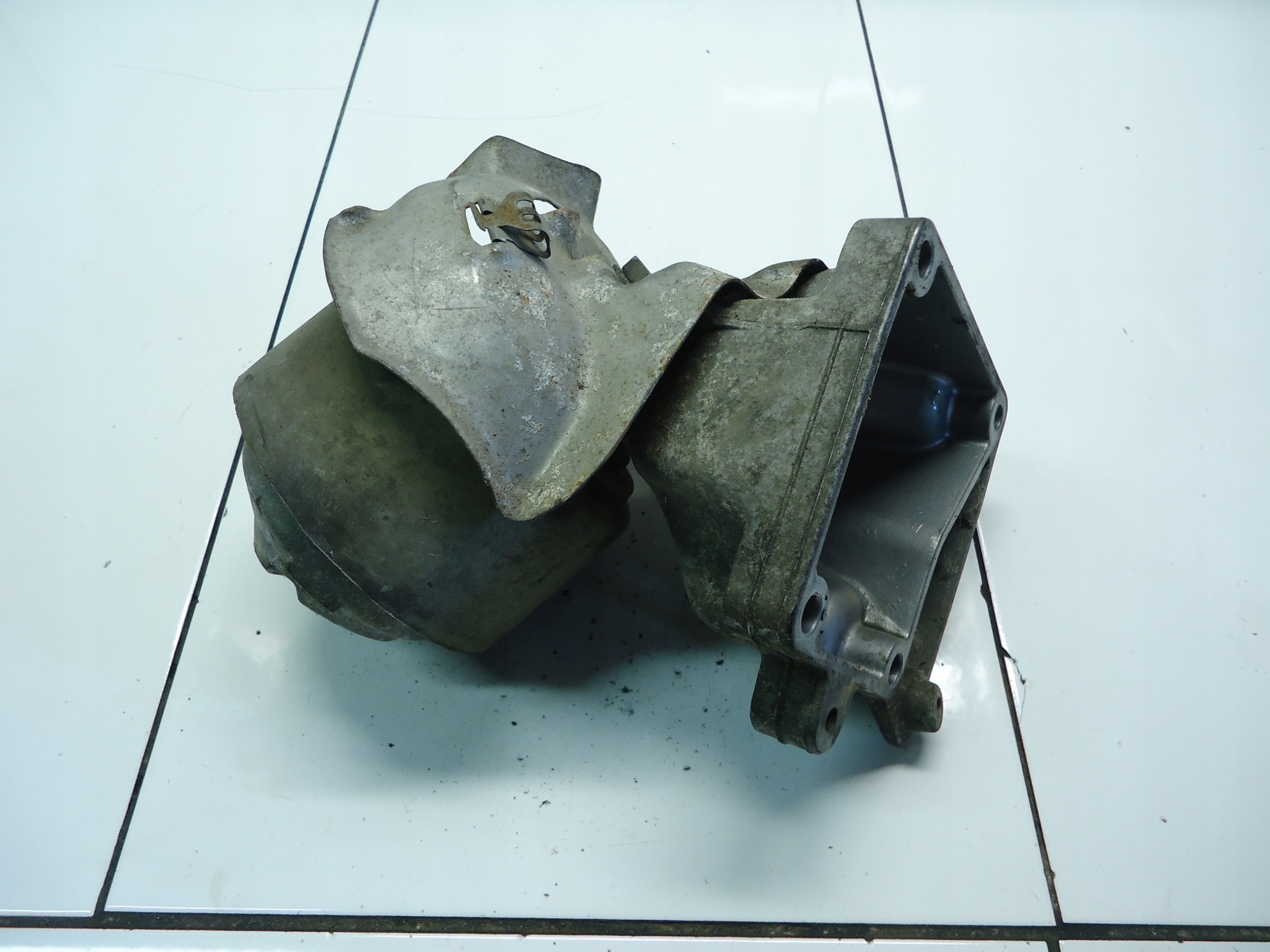 MERCEDES CLK W209 3.0 V6 holder engine mount A2722230904