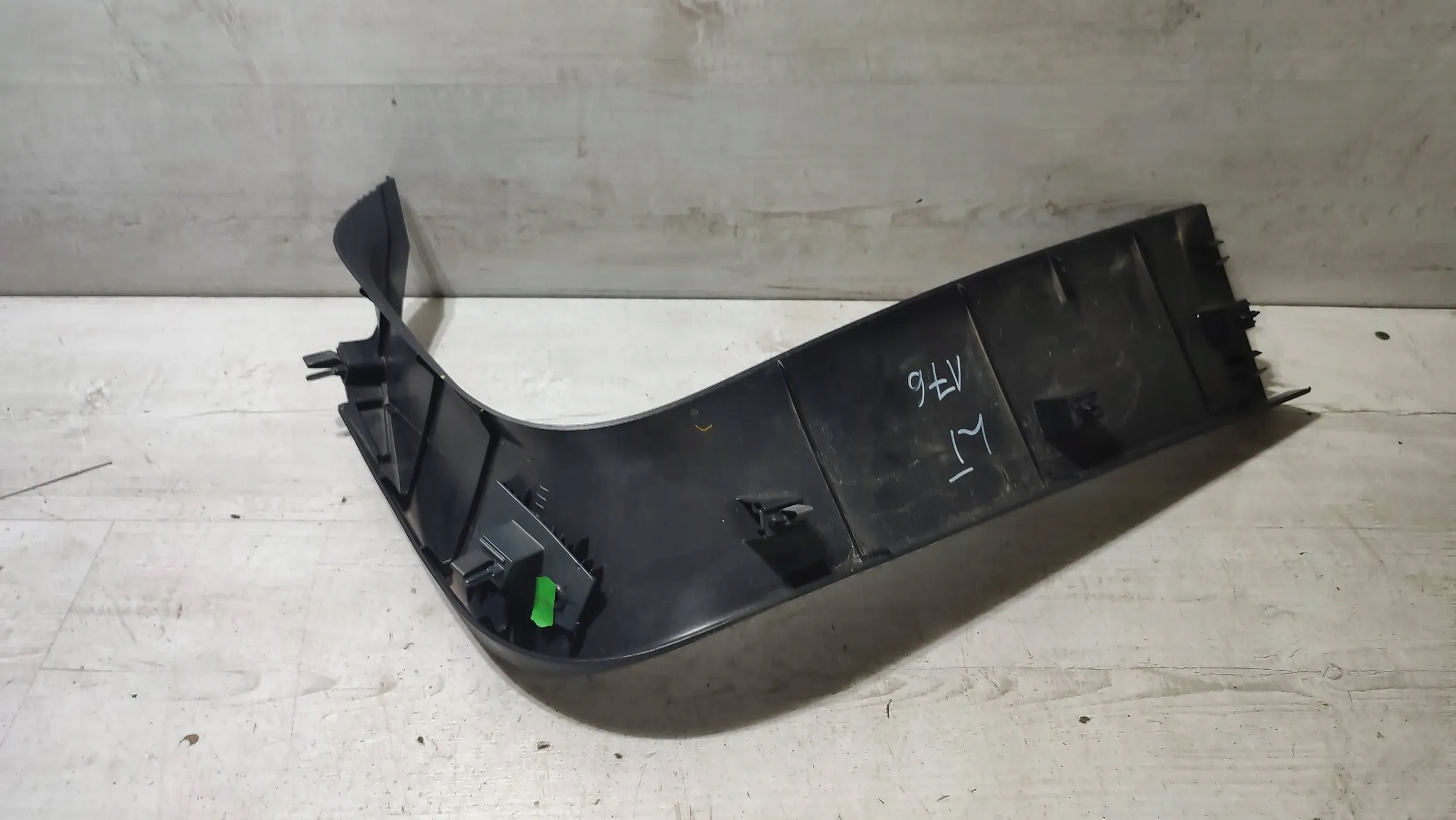 Mercedes-Benz A-classa W176 rear part side left cover bonnet boot