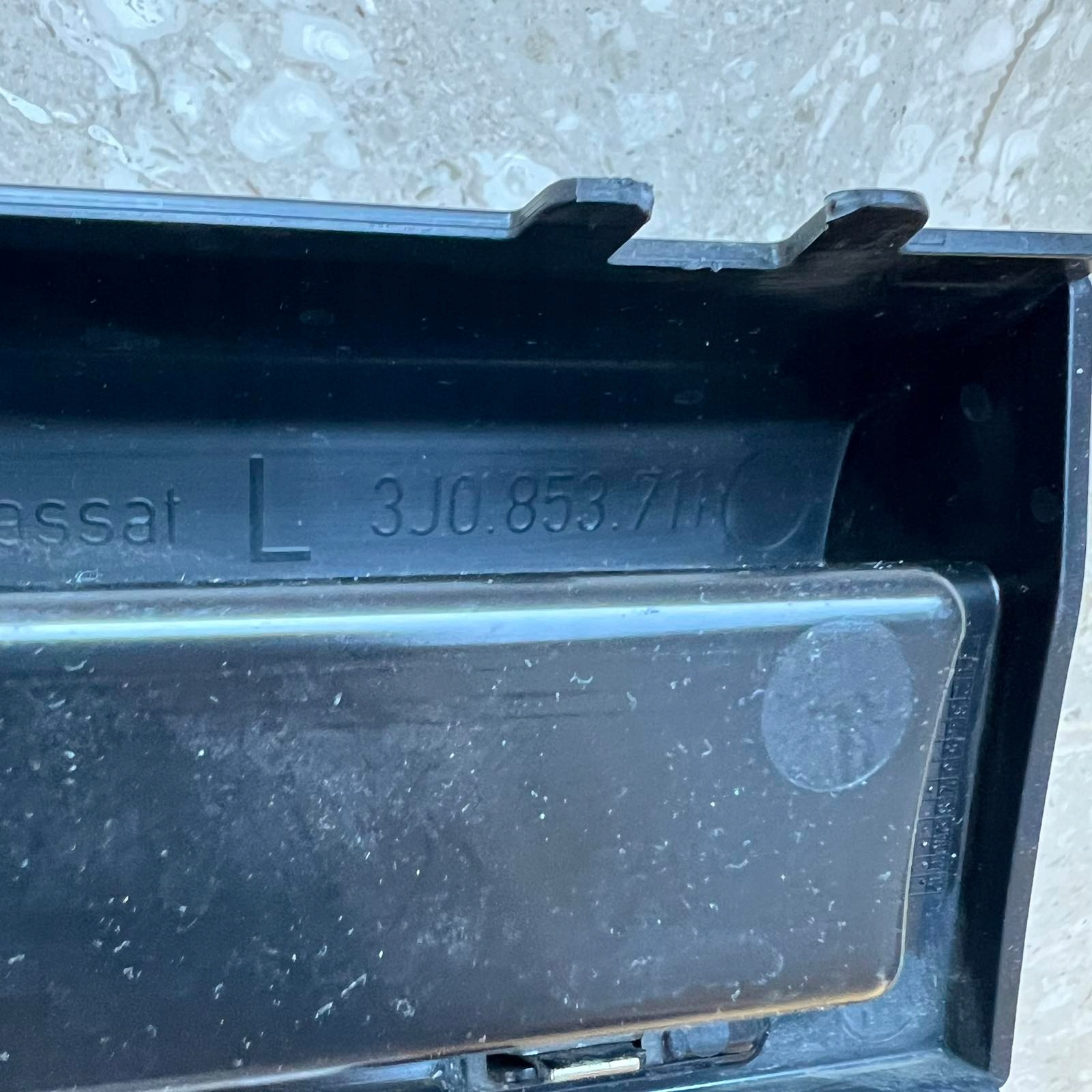 VW PASSAT B9 2023-> grid GRILLA left 3J0853711