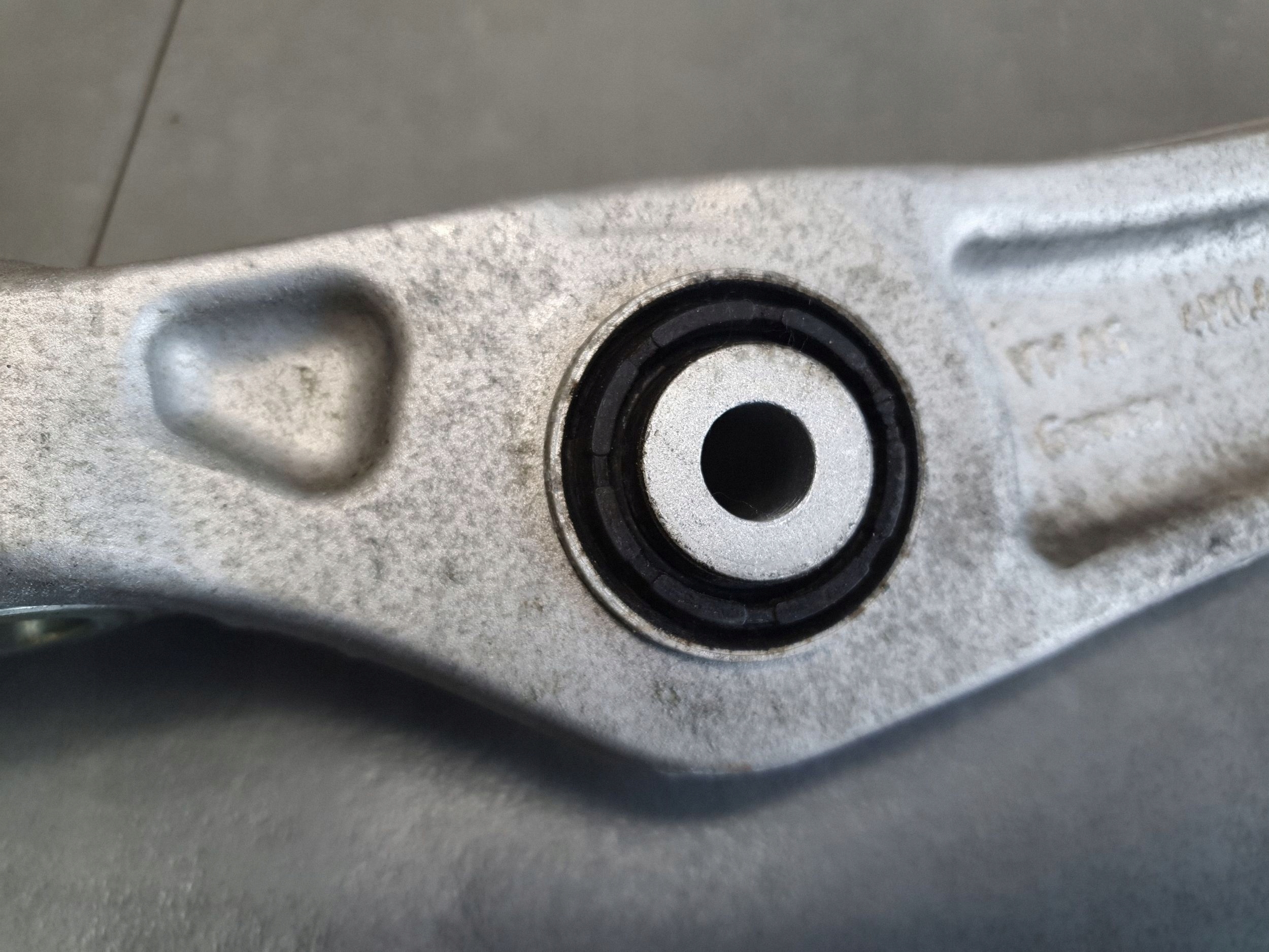 Audi Q8 Querlenker links vorne 4M0407155E