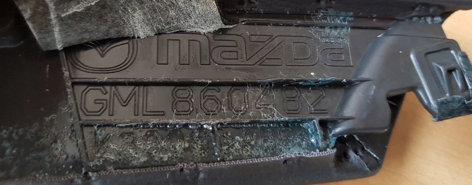 moulding left leather TUNELU SRODKOWEGO MAZDA GJ LIFT
