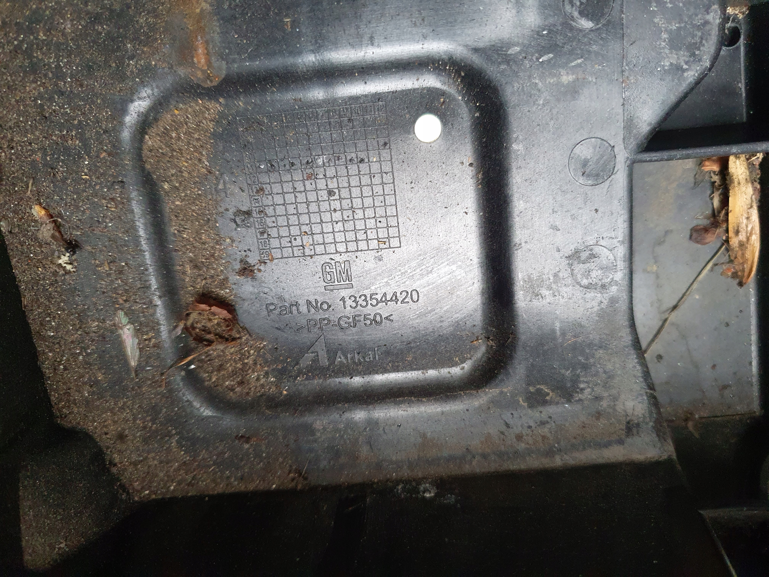 OPEL ASTRA J držač akumulatora 13354420