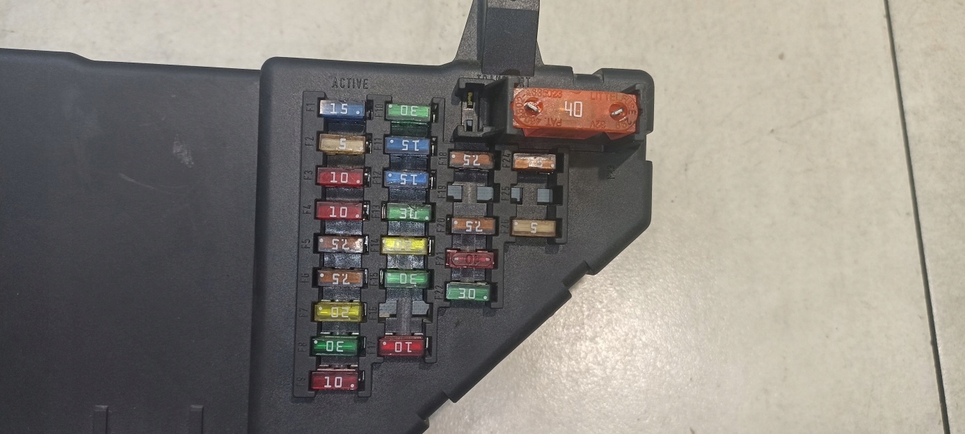 Module fusibles SAAB 93 II 2.2 TID 46002326