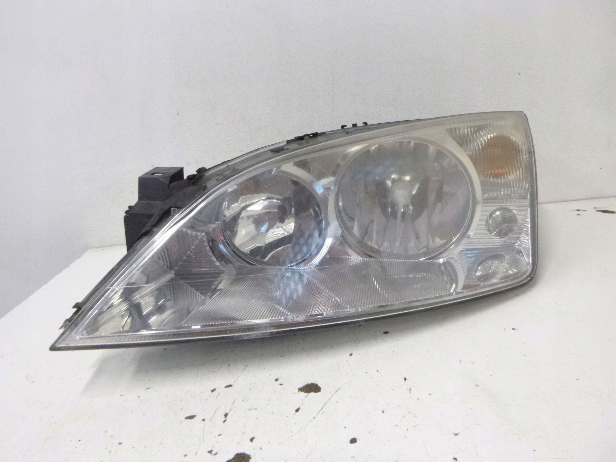 light front Ford Mondeo III 03r.