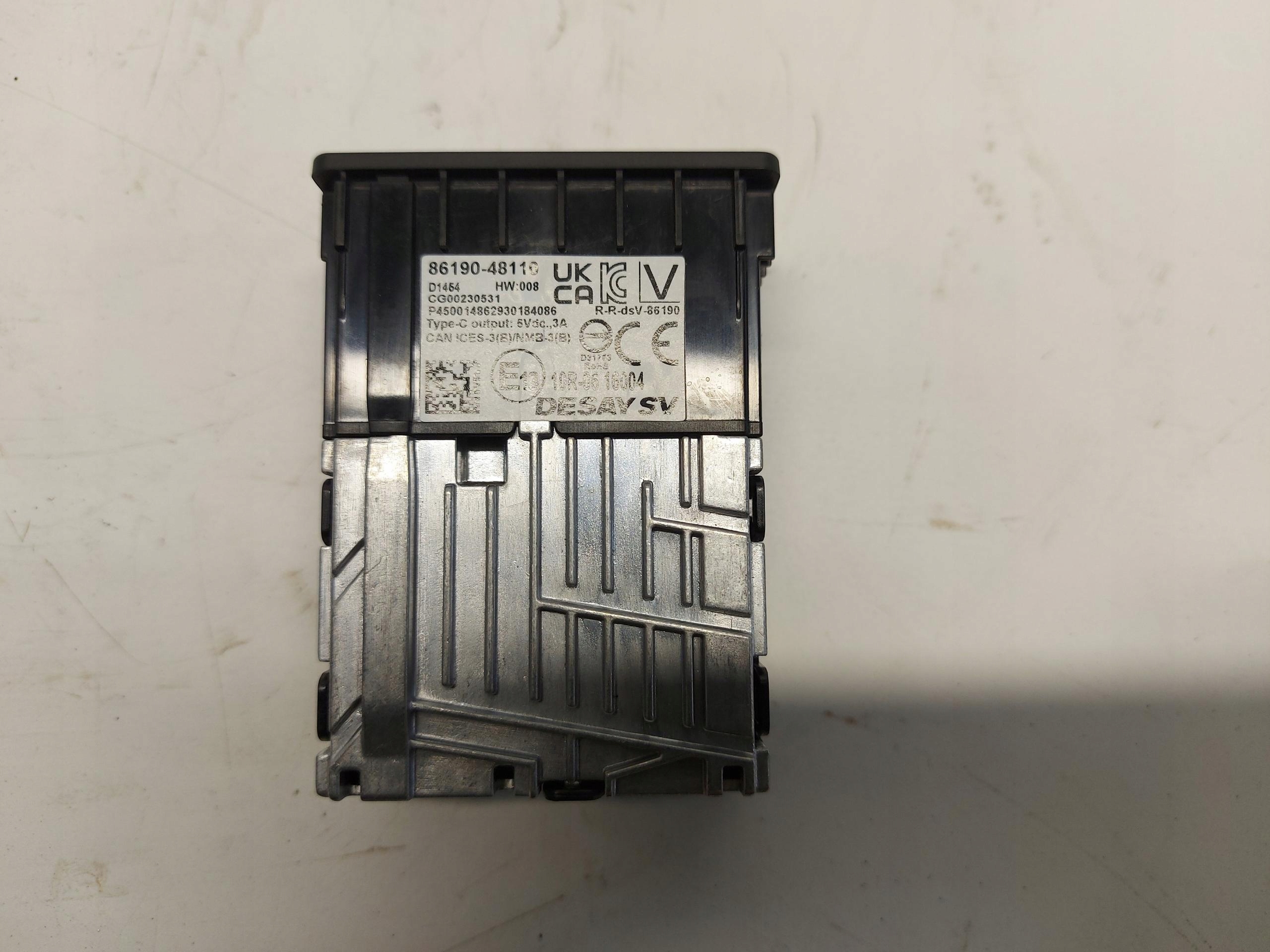 LEXUS RX500H V 5 2023- adapter USB 86190-48110 JLK12