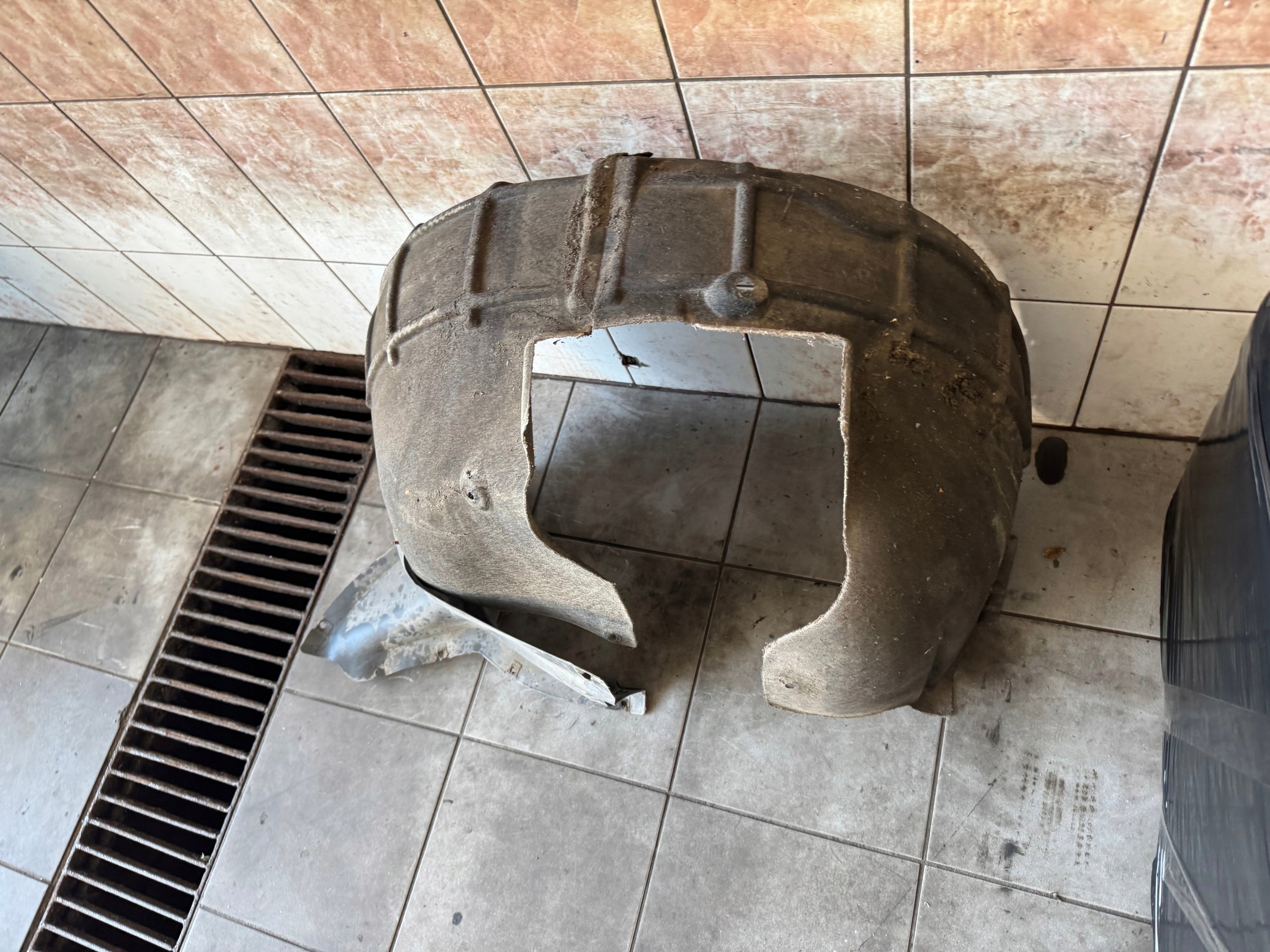 SKODA OCTAVIA II LIFT mudguard right front complete !