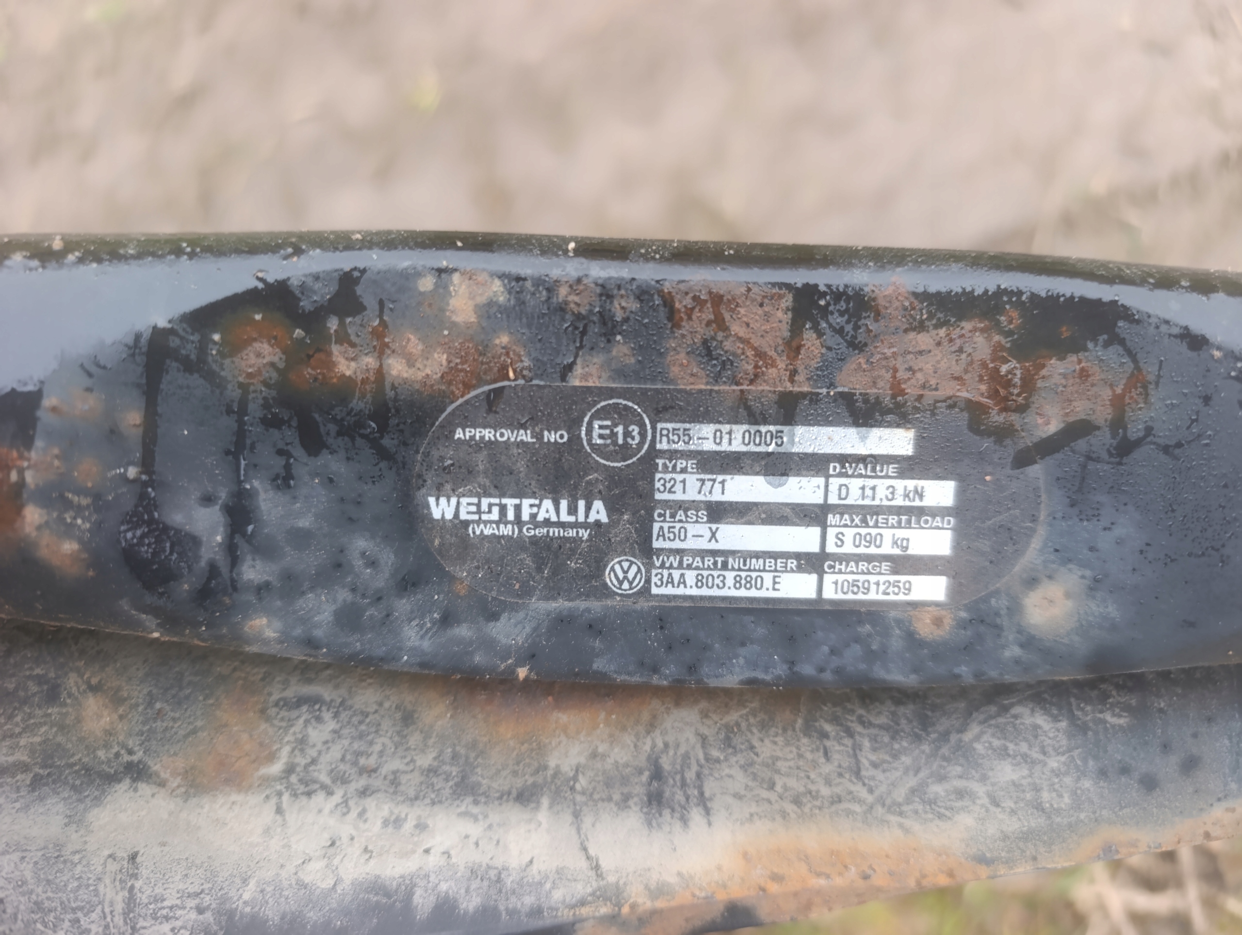 tow SKLADANY VW VOLKSWAGEN PASSAT B7 3AA803880E