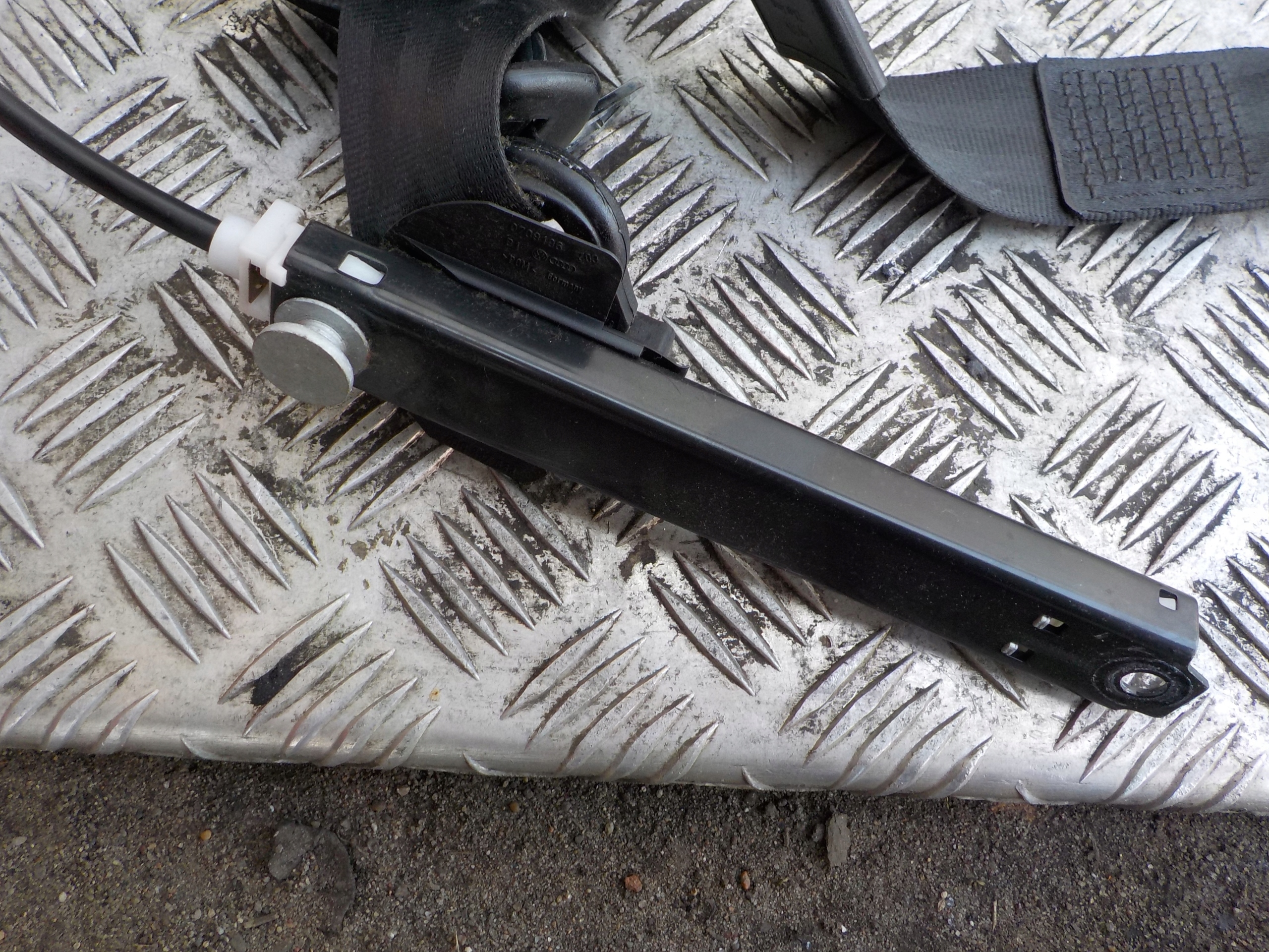AUDI A8 D2 tension belt safety right front