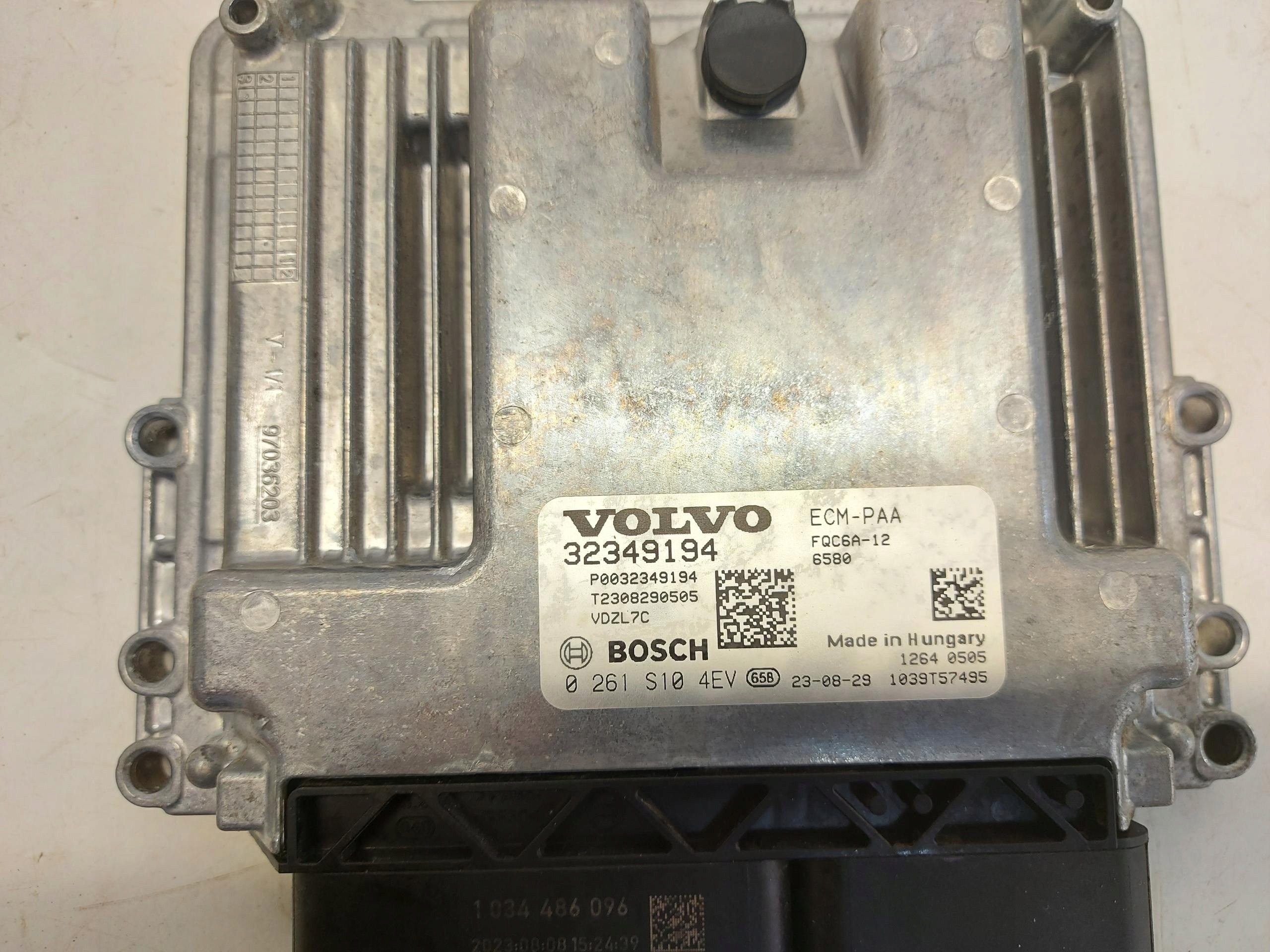 VOLVO XC40 LIFT control unit computer of the engine ECU 32349194