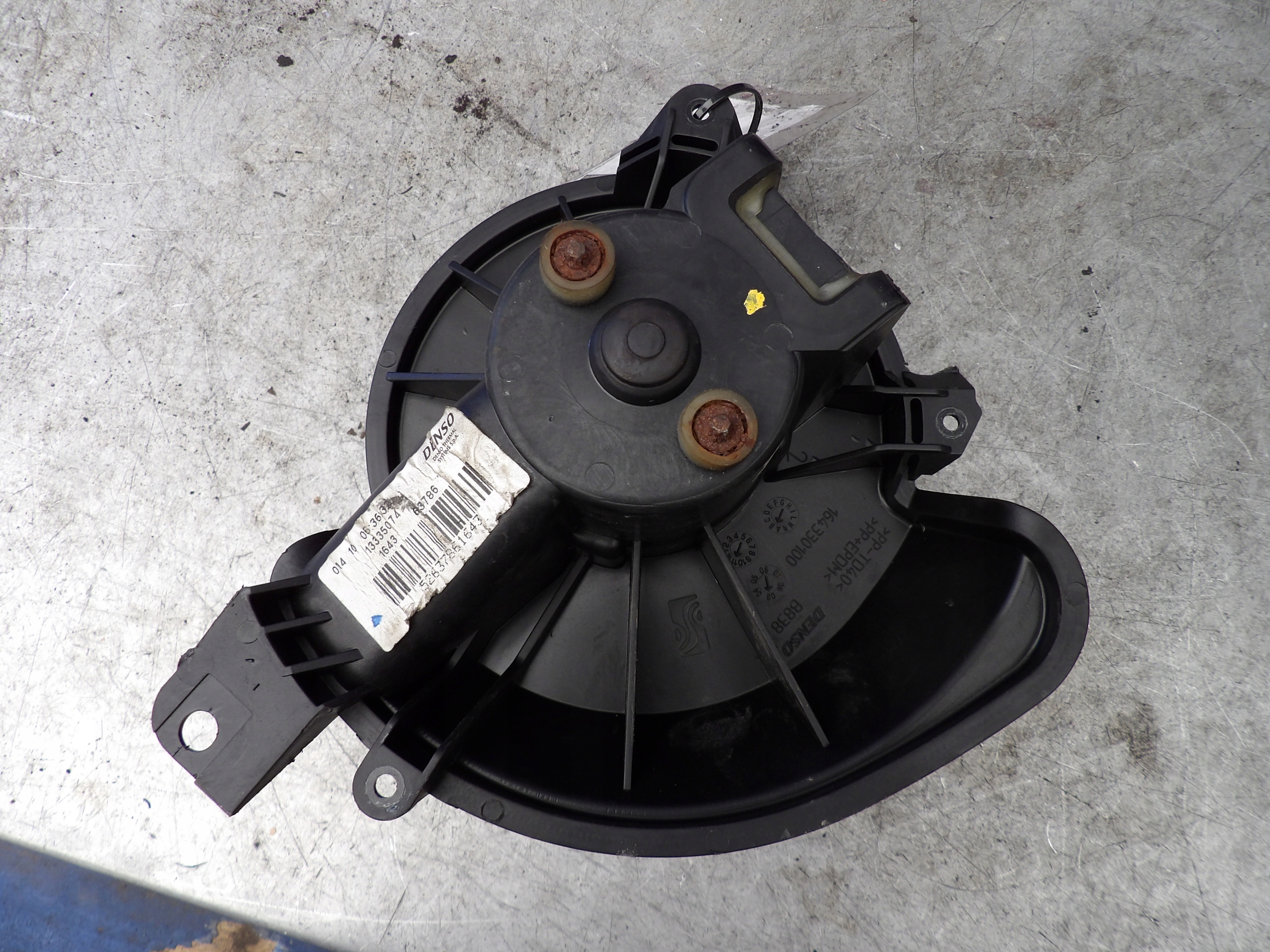 Opel Corsa D ventilátor topení 13335074