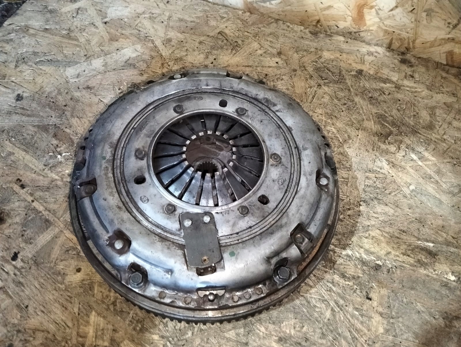 clutch wheel flywheel VOLVO V40 D2 1.6D 324075510