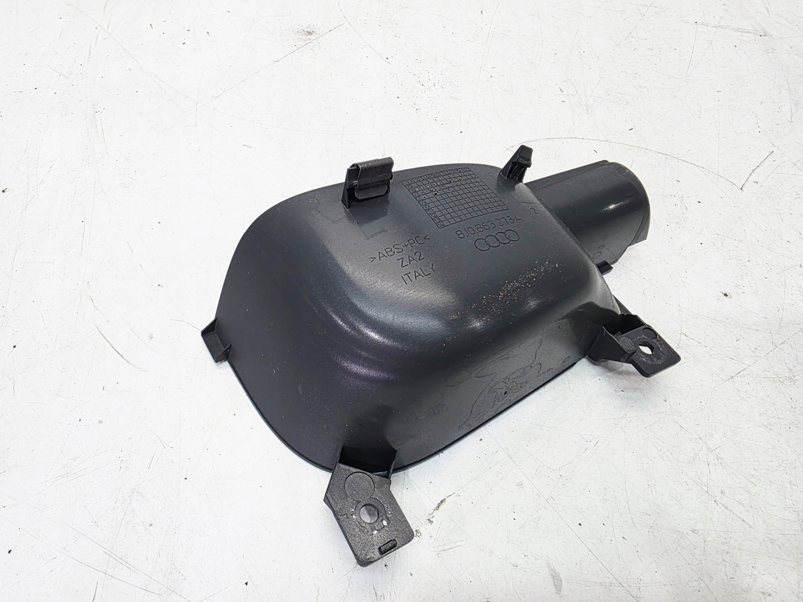 dashboard of the central AUDI TT 8J 8J0863273A
