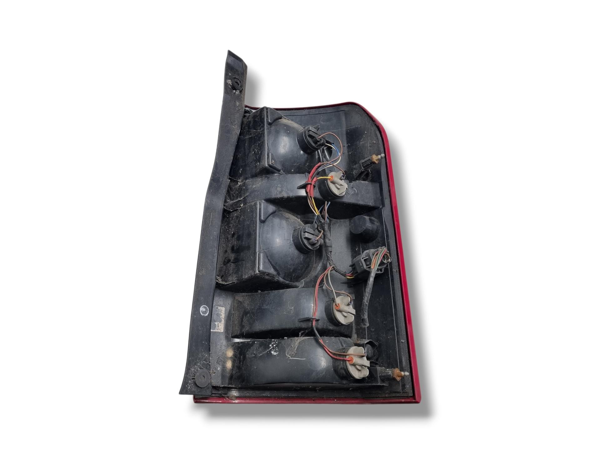 light rear left side Land Rover Discovery 3 L319 2006 XFB000573