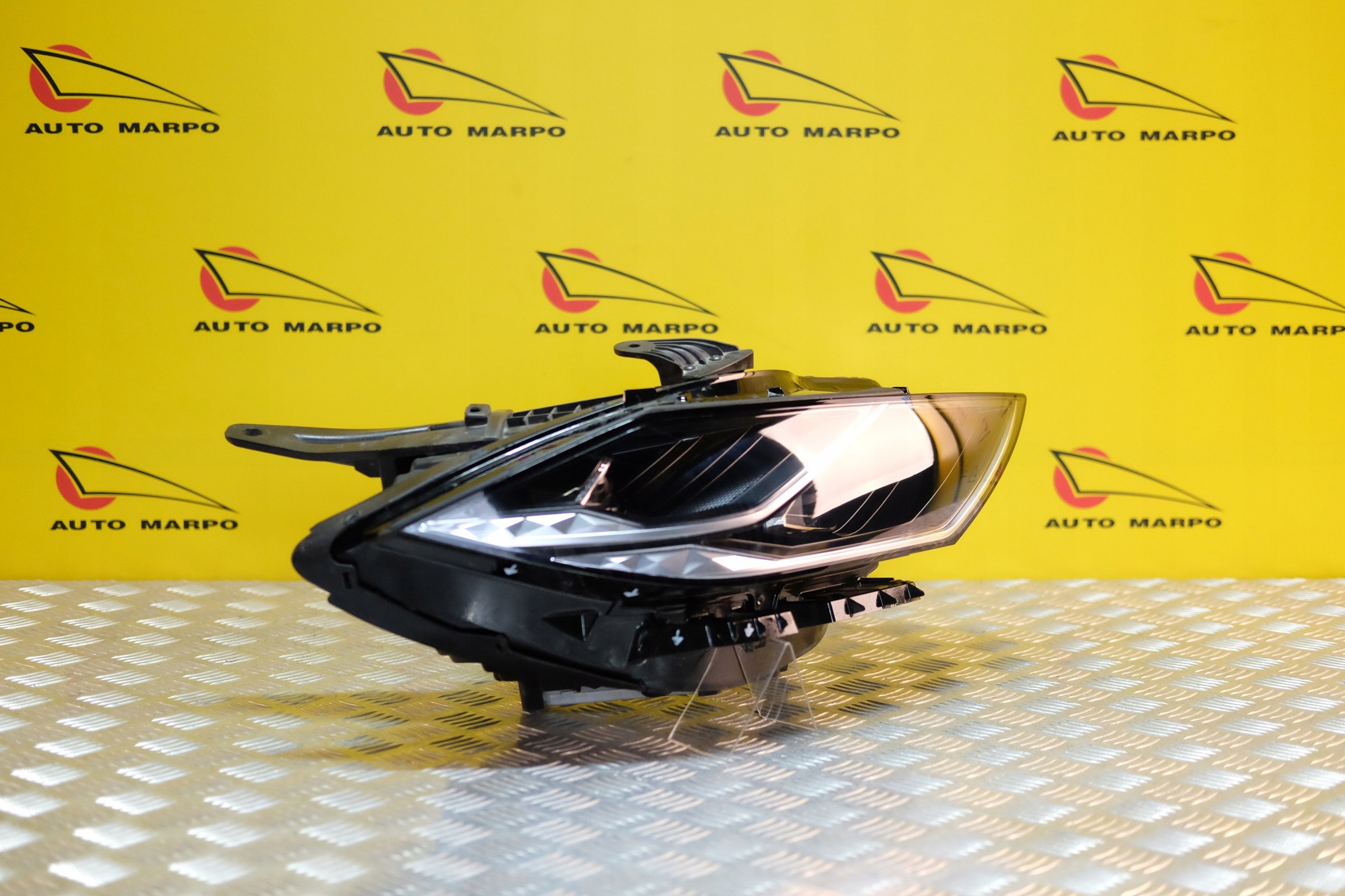 HYUNDAI GRANDEUR AZERA 2019 REFLEKTOR LAMPA LED R Producent części Hyundai OE