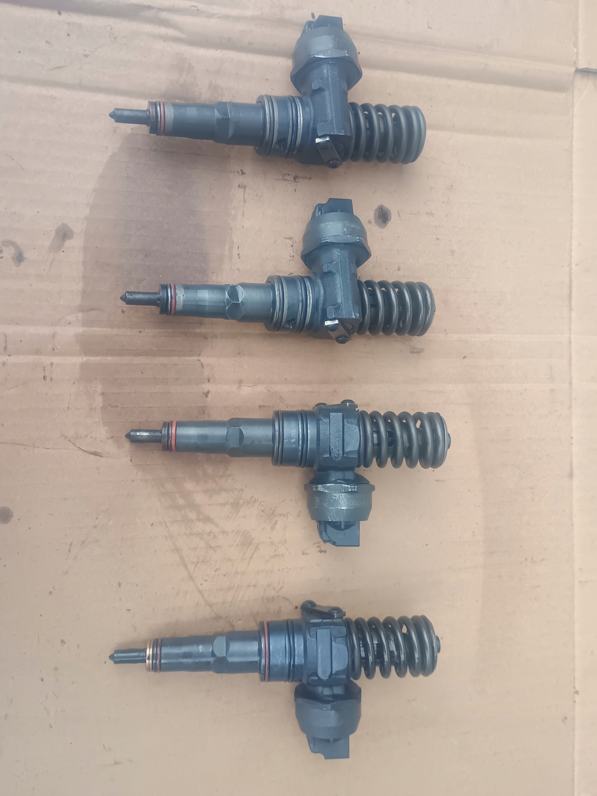 Pumpedüse 038130073AC VW AUDI 1,9 TDI