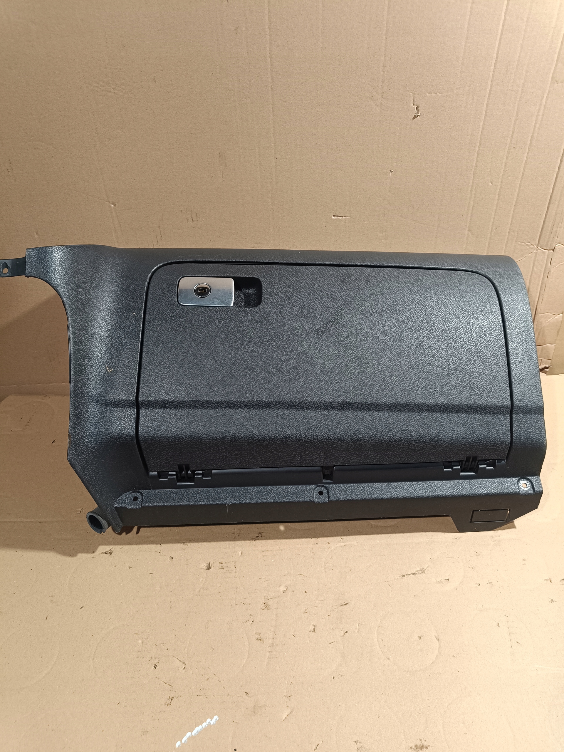 бардачок пассажира 1K0857290 1K0857289A - vw Golf V 04-08 европа