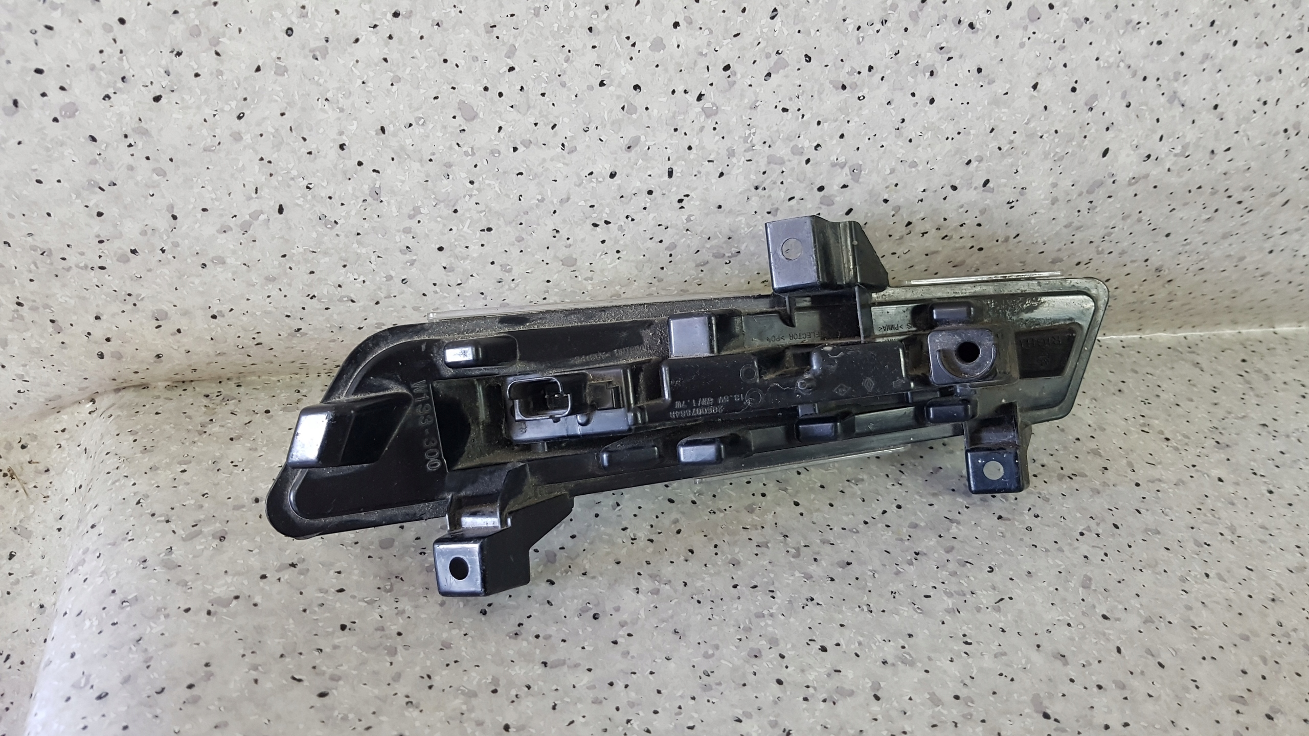 RENAULT CLIO 4 IV LIFT 2016 - RECHTS LED DRL NEBELSCHEINWERFER 9854