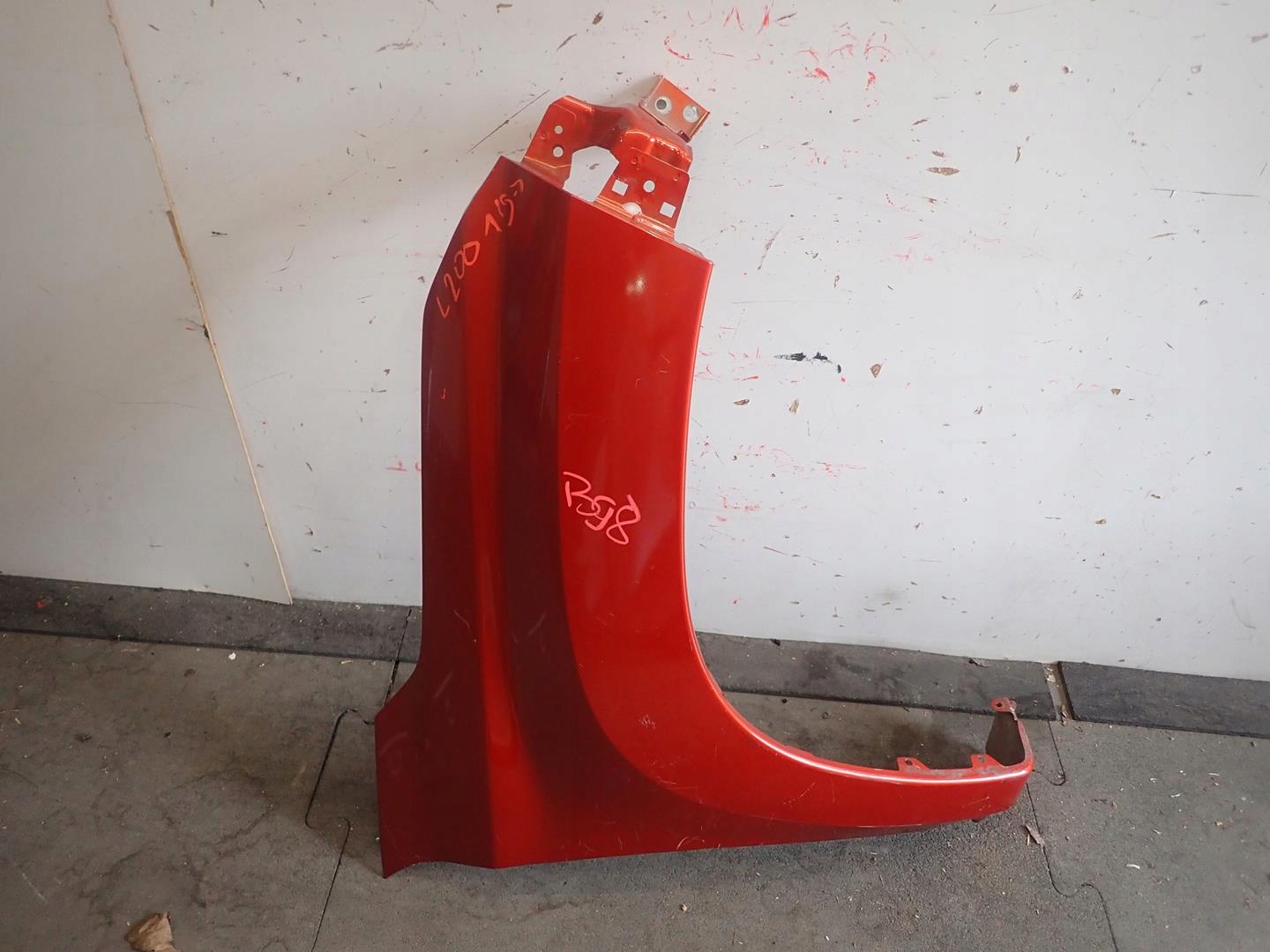 fender front front right MITSUBISHI L200 2018