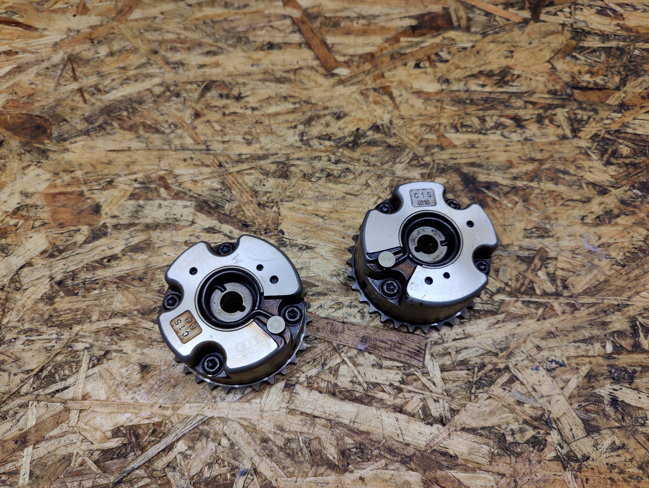 Варіатор правий вихлоп AUDI A8 4.2 FSI 06E109084K