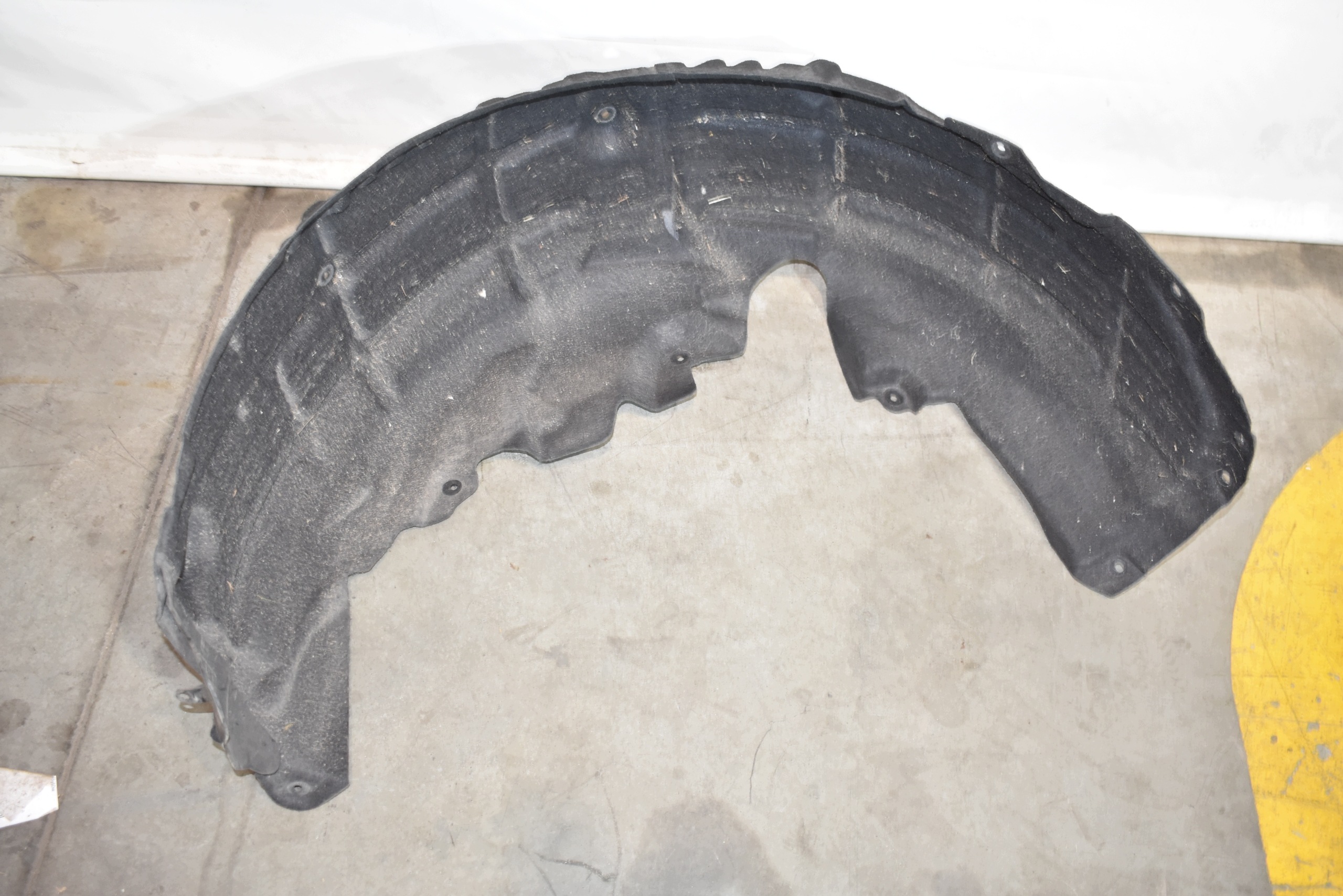 IDEALNE mudguard rear part rear. left MERCEDES W206 1