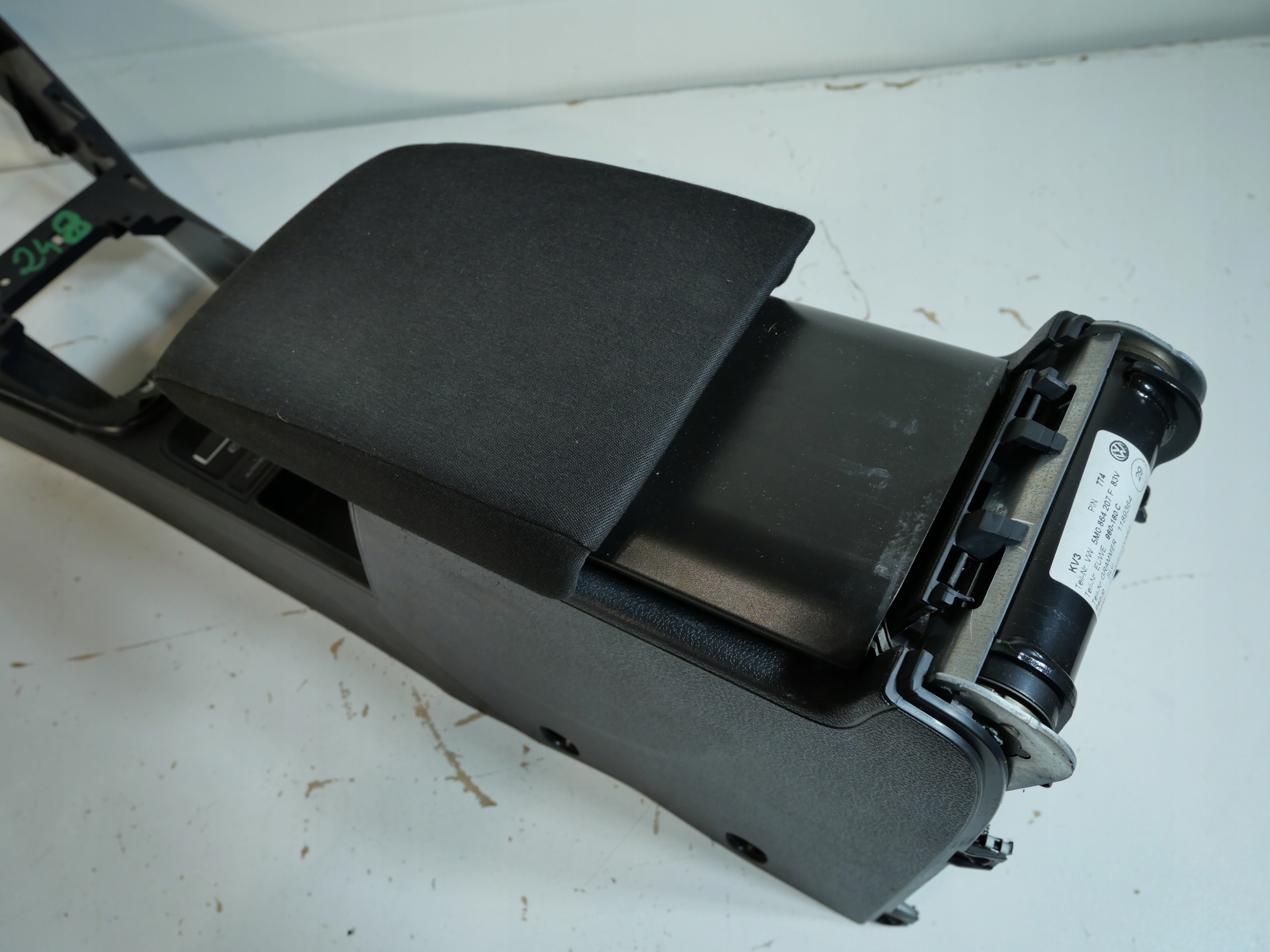 TUNEL armrest VW TIGUAN plus 5N0864251B