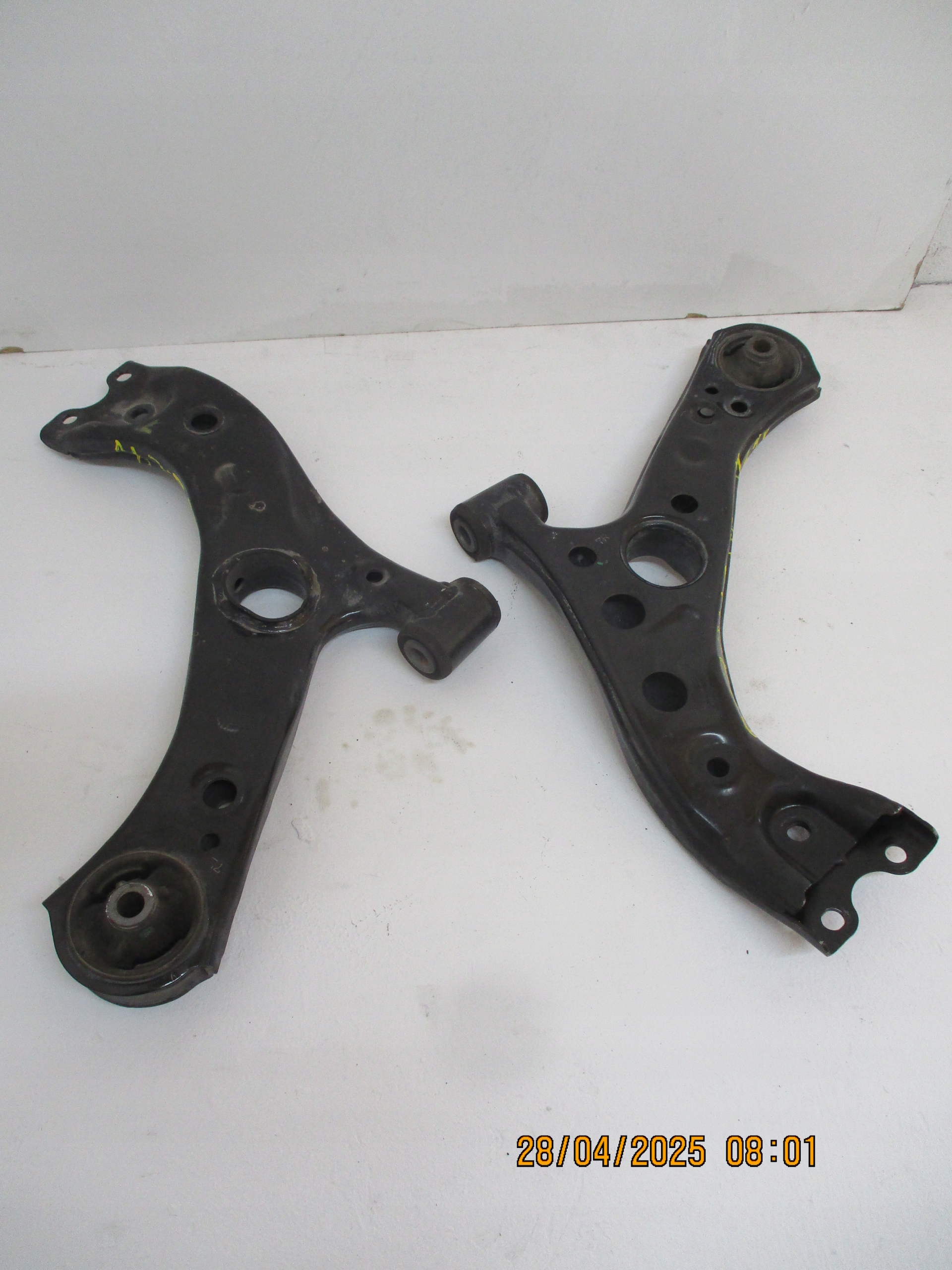 querlenker TOYOTA COROLLA E21 1,8 HYB 24R rechts