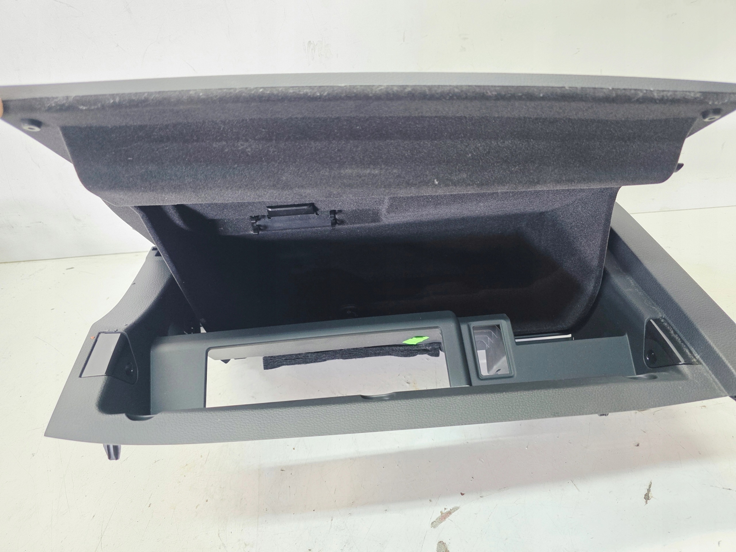 Handschuhfach des Beifahrers AUDI A4 B9 A5 8W 8W2857035 6PS UK