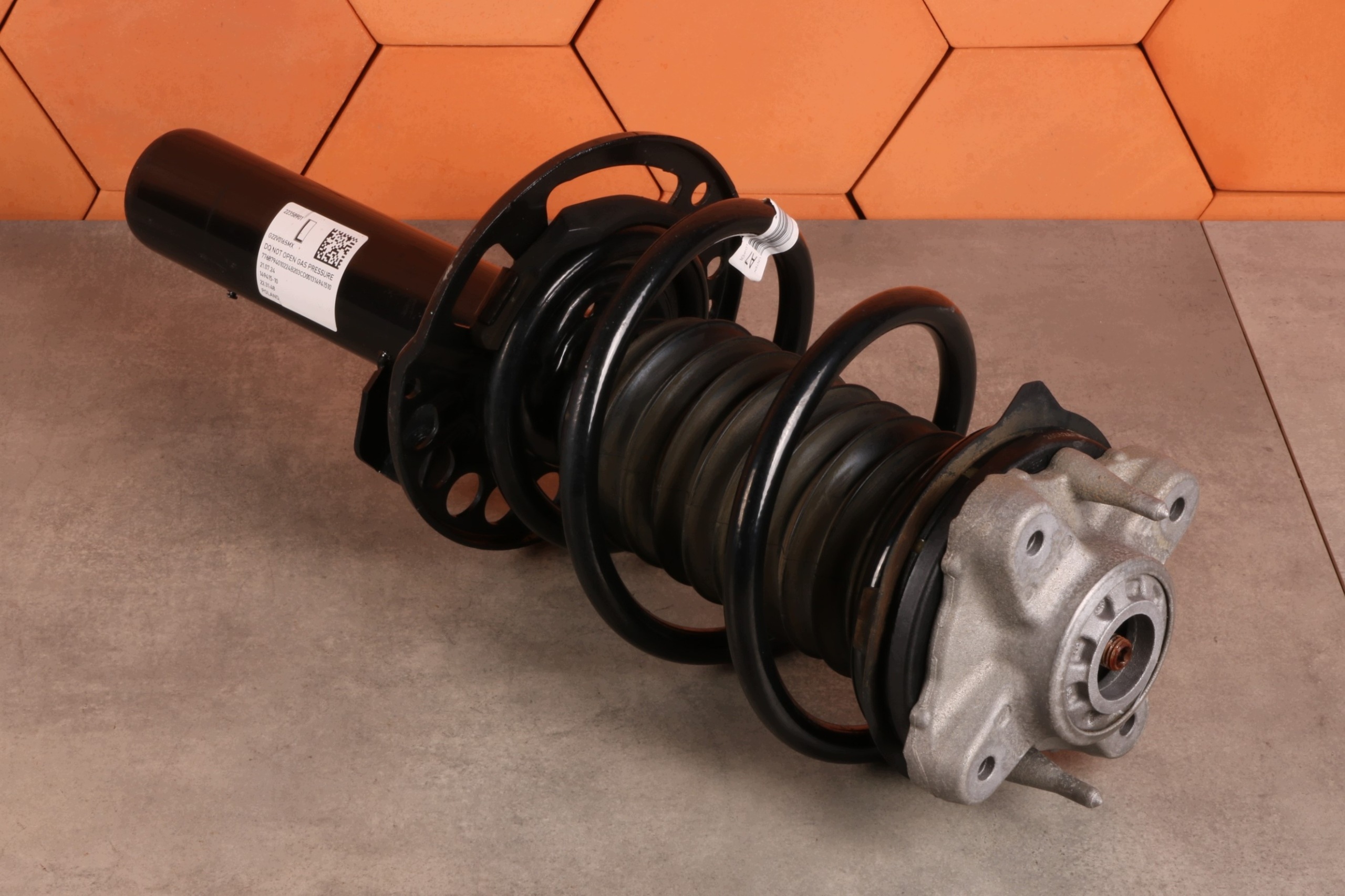 BMW 4' G22 M440iX B58D B58N shock absorber left front XDRIVE MPA 6879401