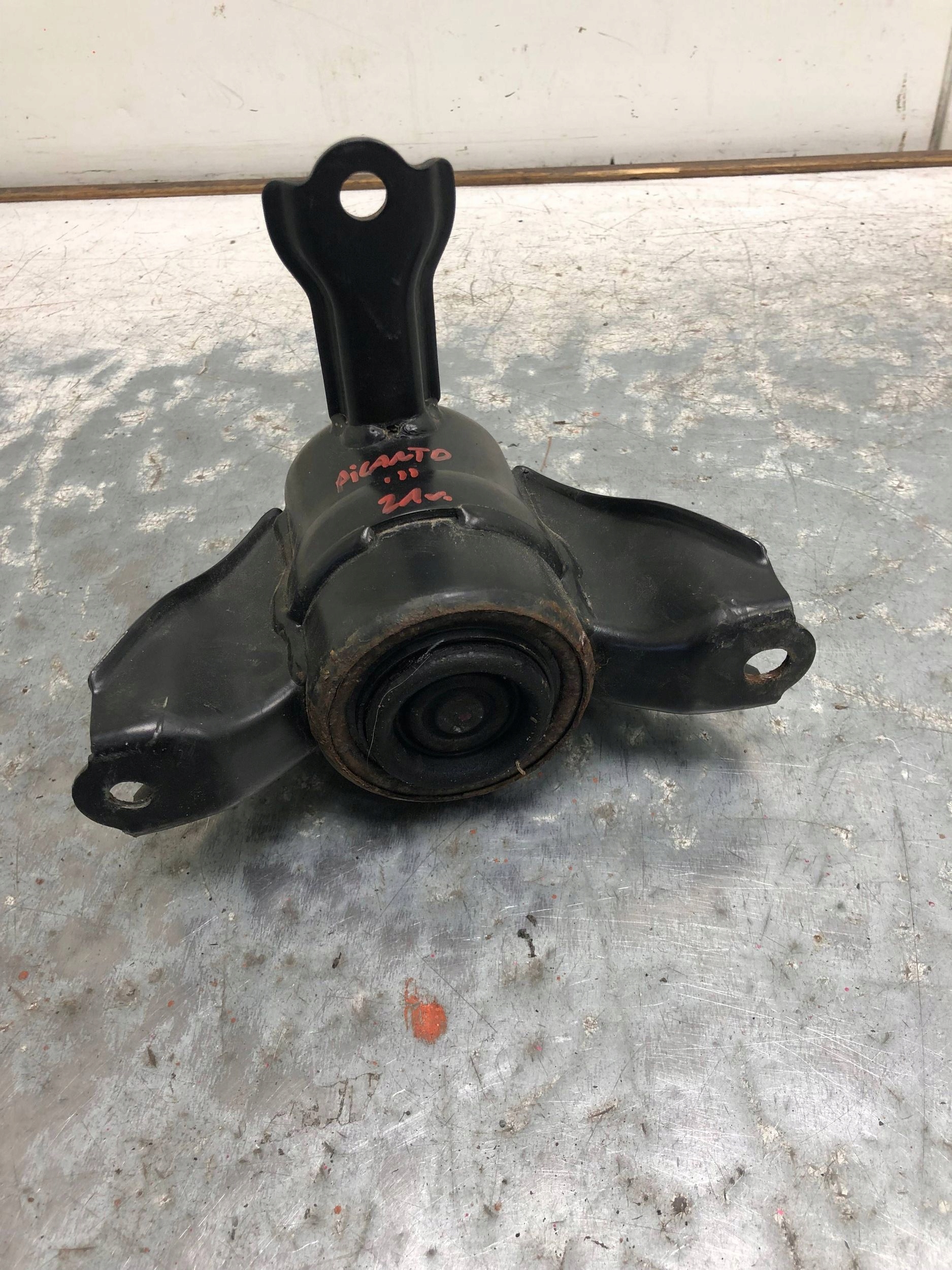 holder engine mount KIA PICANTO III 21815-G6000