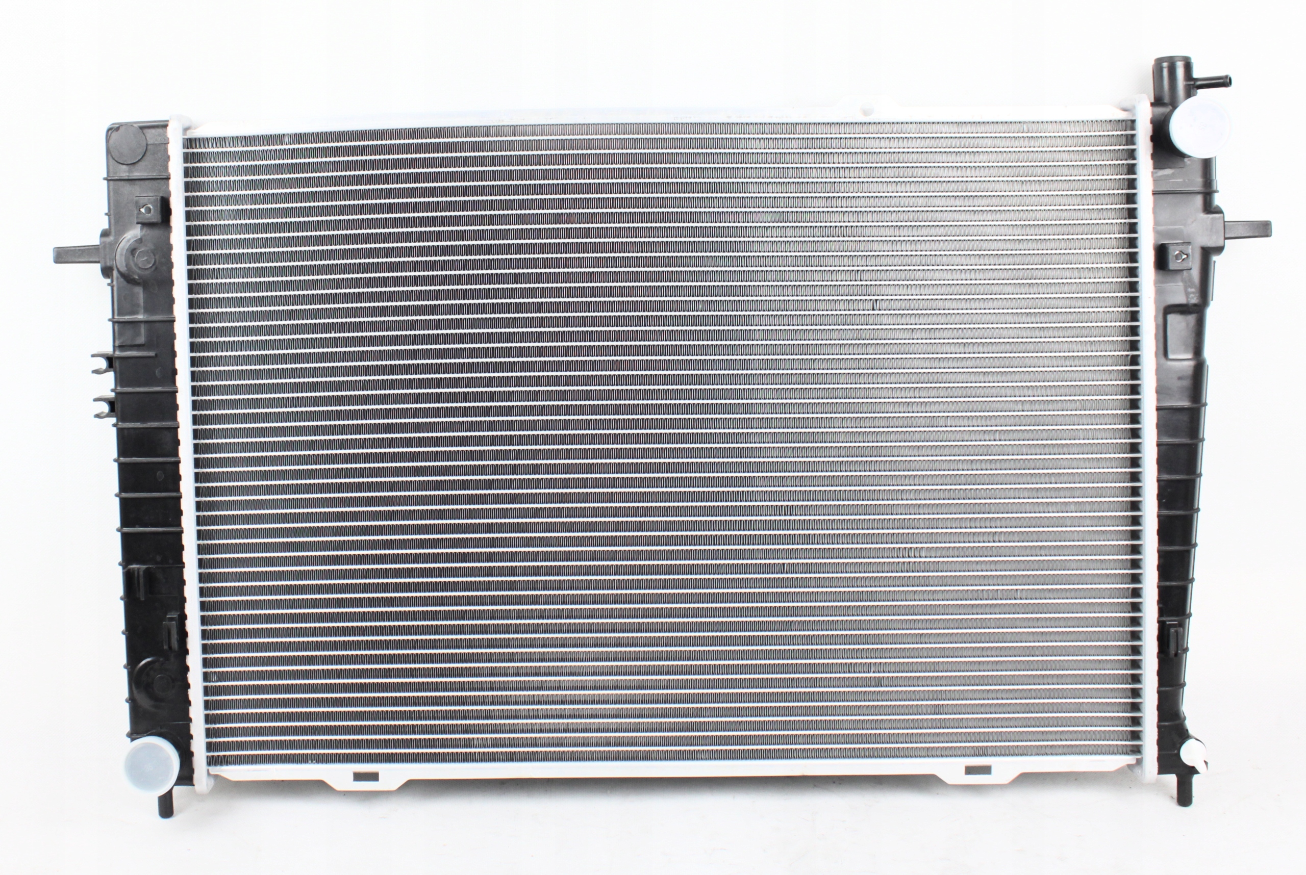 Chladič Vody Pro Hyundai Tucson Kia Sportage Motor 2.0 253102E500 Pájený