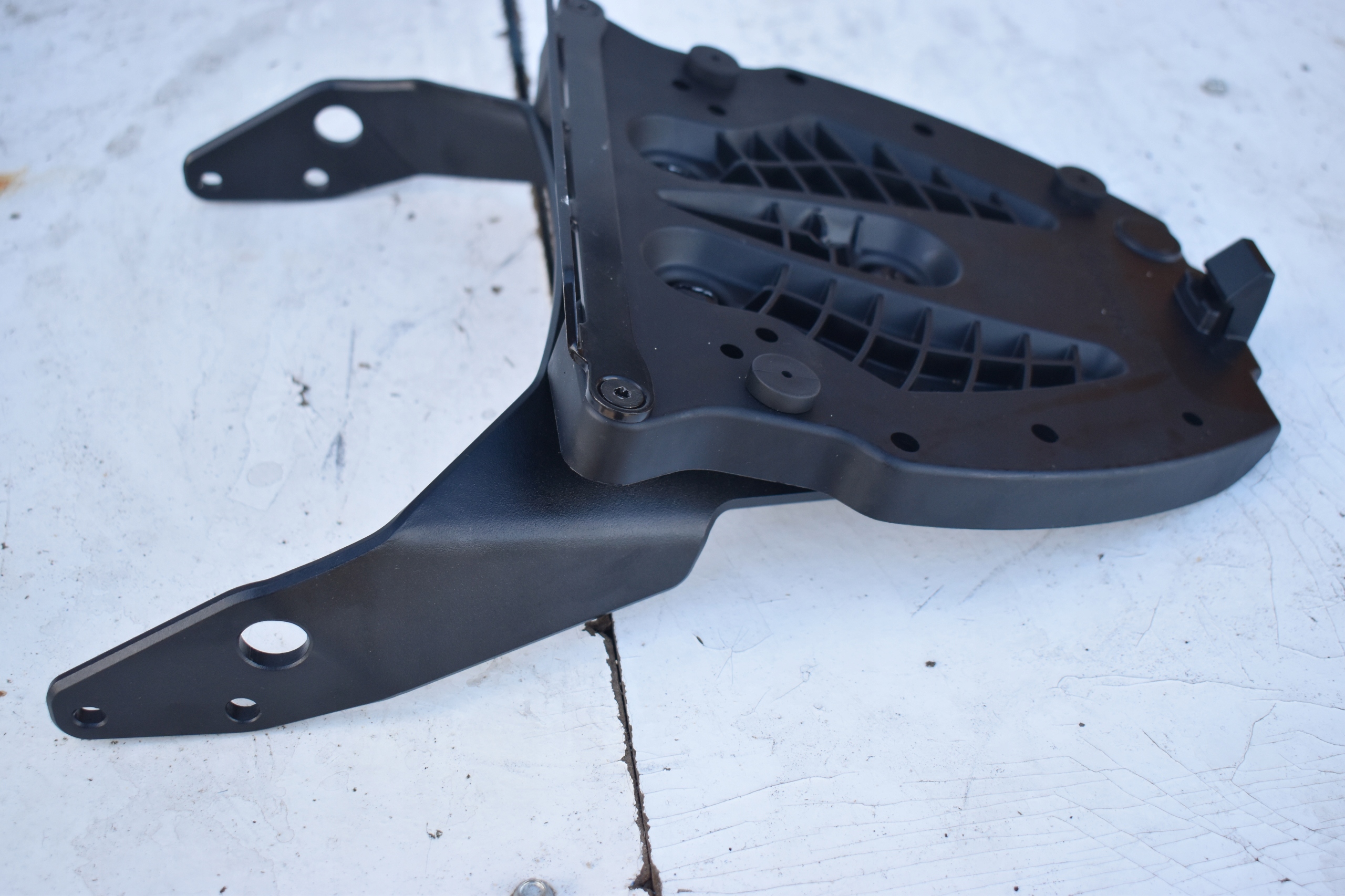 PŁYTA MONTAŻOWA KUFRA ZE STELAŻEM SW-MOTECH Producent SW-Motech