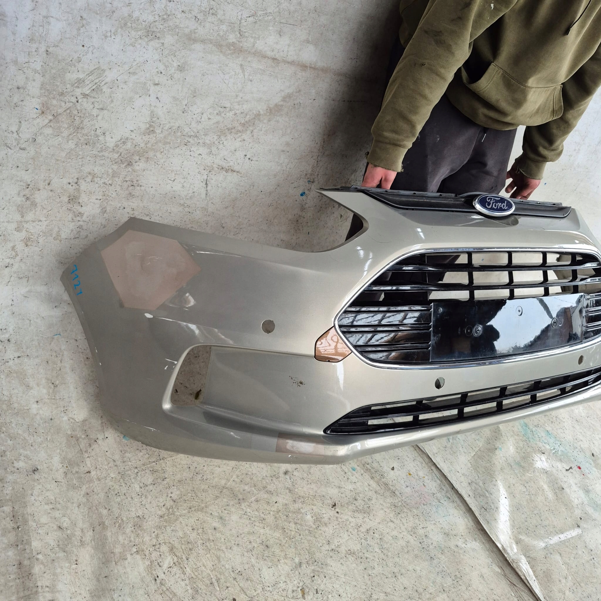 FORD B-MAX 12-17 nárazník předek přední PDC