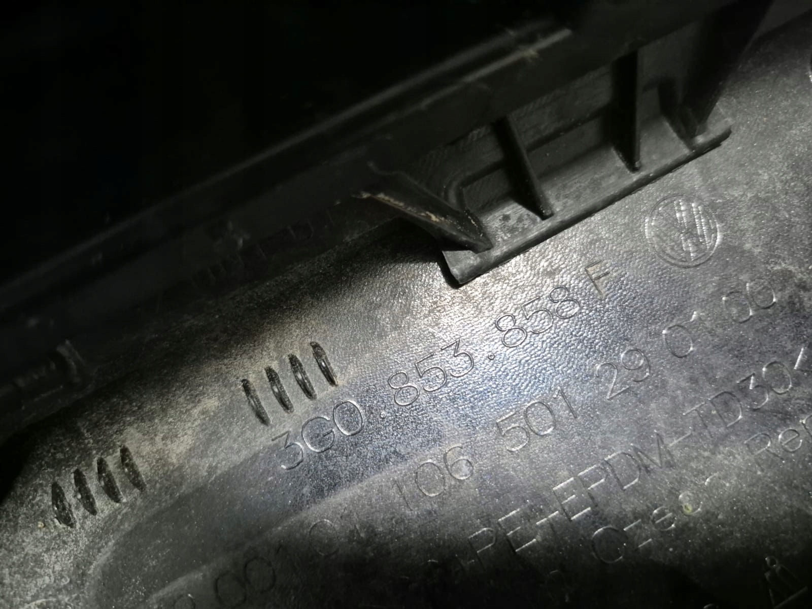 VW PASSAT B8 14-23 threshold right moulding threshold right