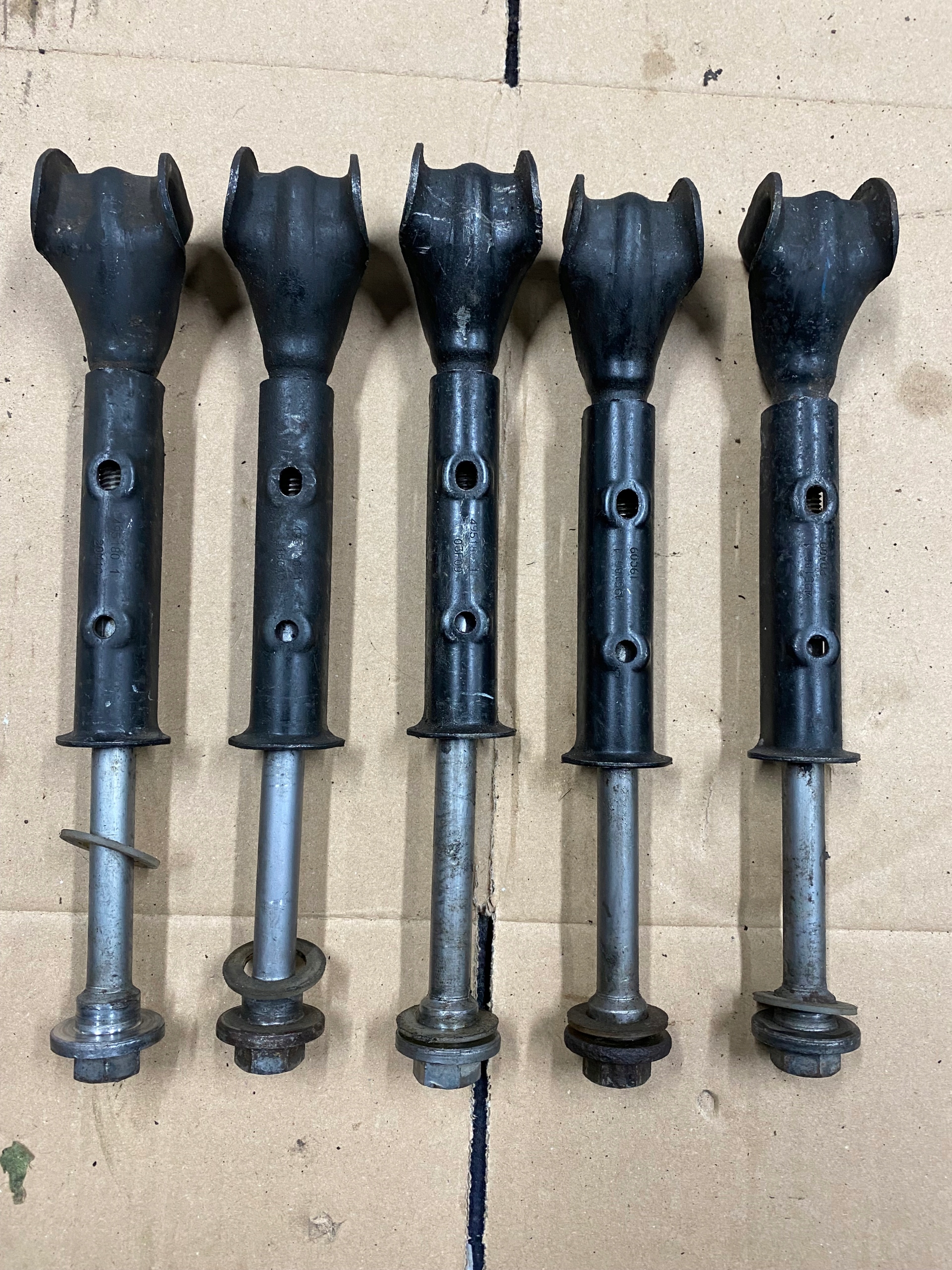 SRUBA ZACZEP KOSZA KOLA ZAPASOWEGO BERLINGO III