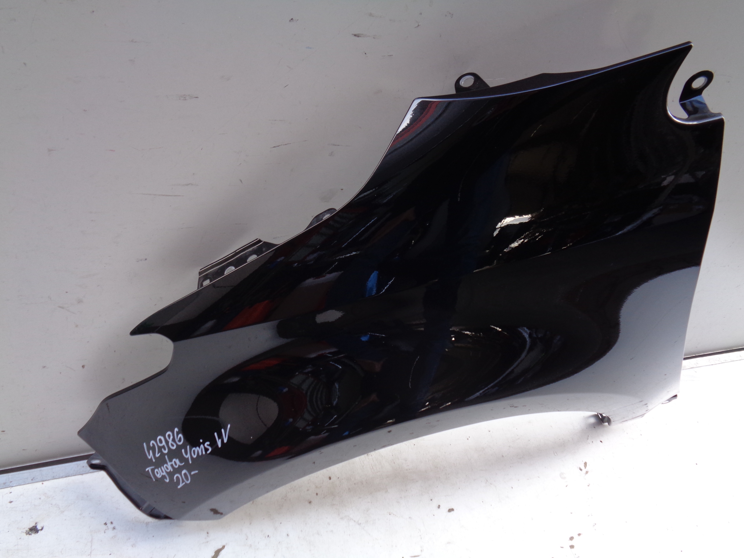 fender left front TOYOTA YARIS IV 20- NR 42986