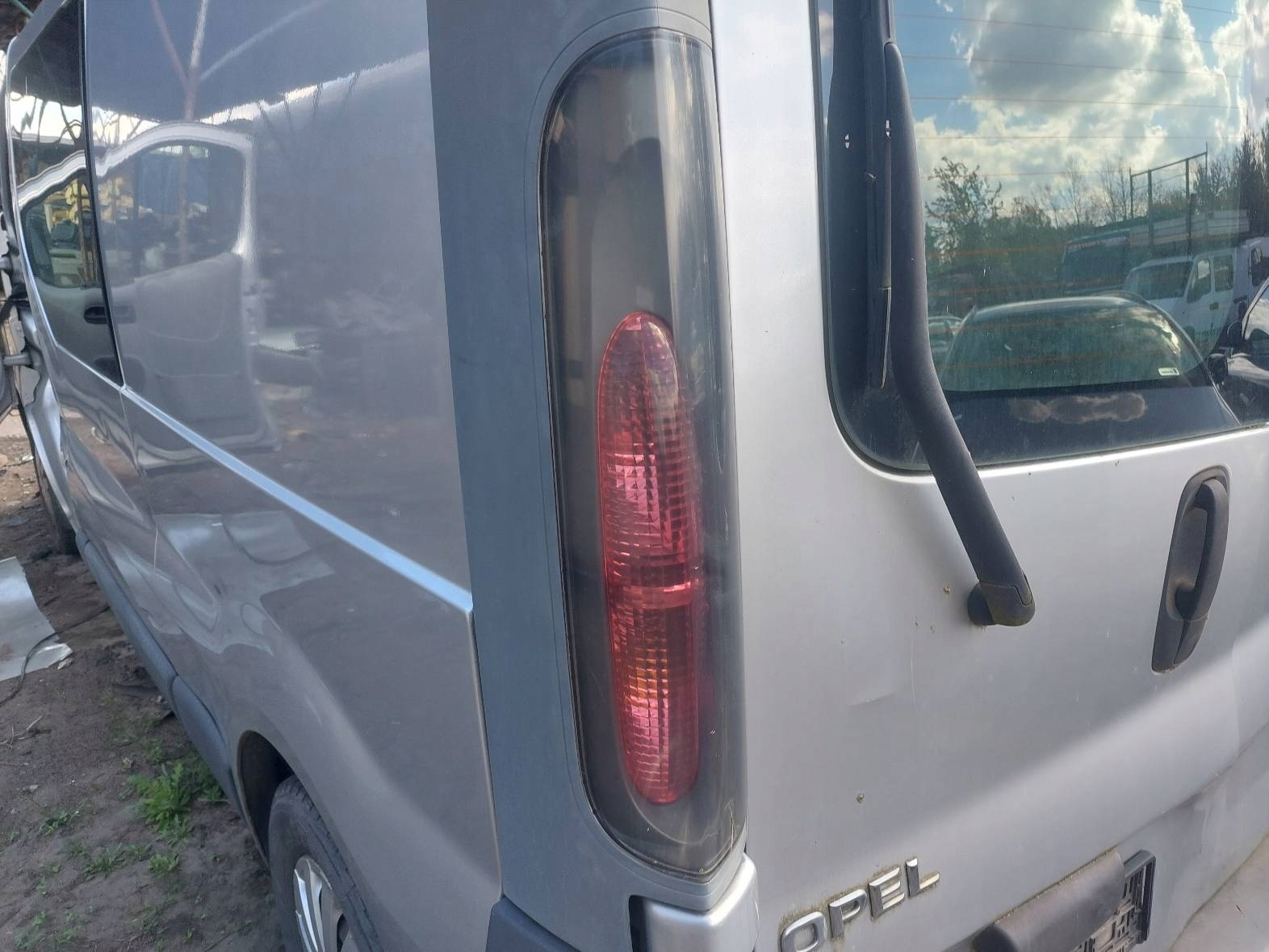 komplet heck OPEL VIVARO A L147