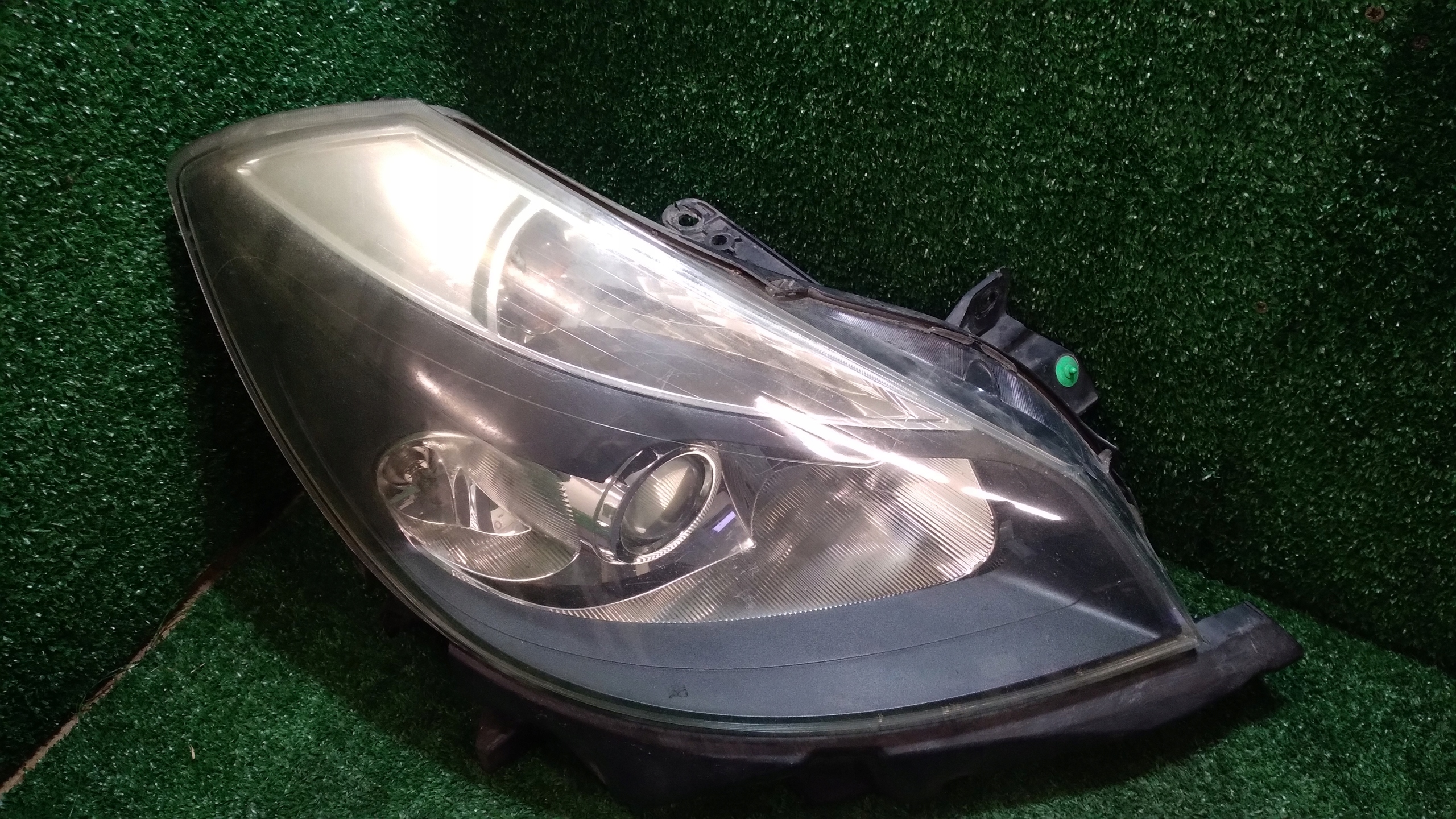 light right front RENAULT CLIO 3 8200261612