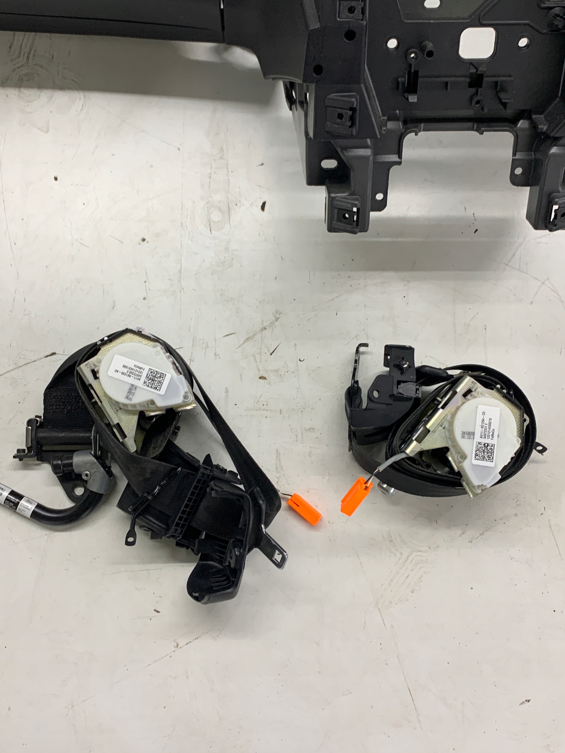 dashboard instrument panel console cockpit tension belts airbags FORD B-MAX (2012-2017)