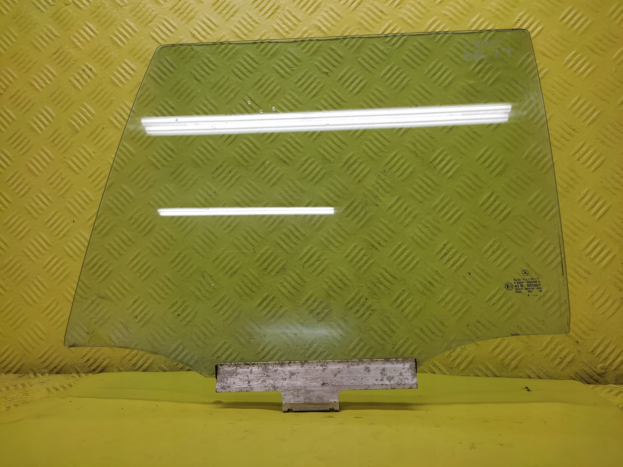 MERCEDES C 220 window door left rear part