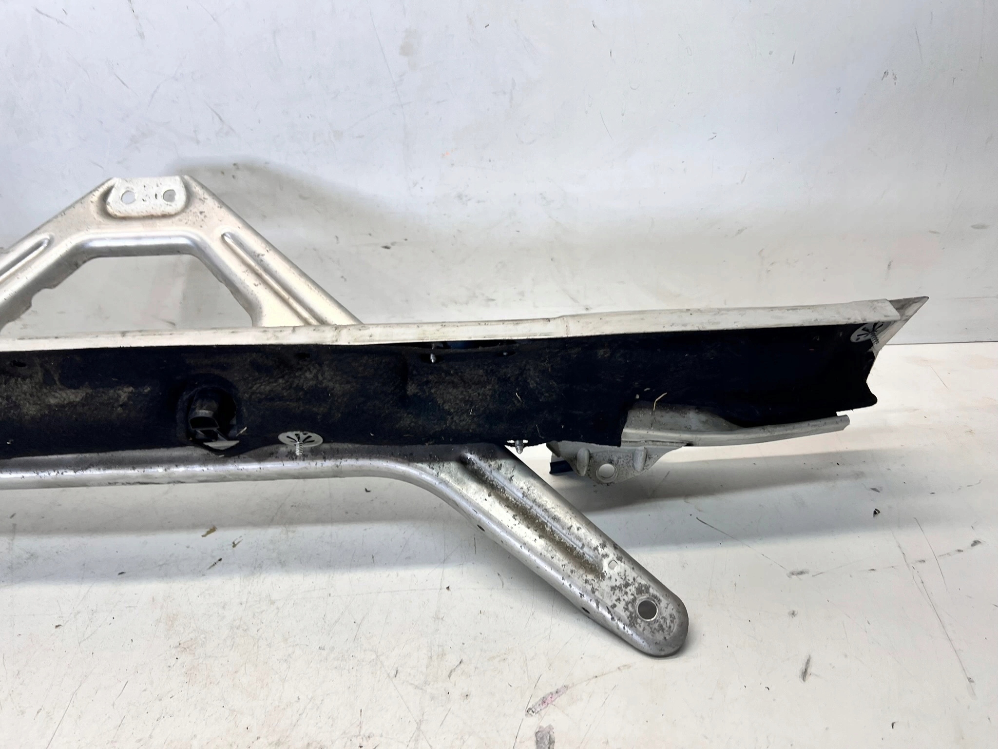 podpěra příčka AUDI Q7 4M 4M0805645B 4M0806391C